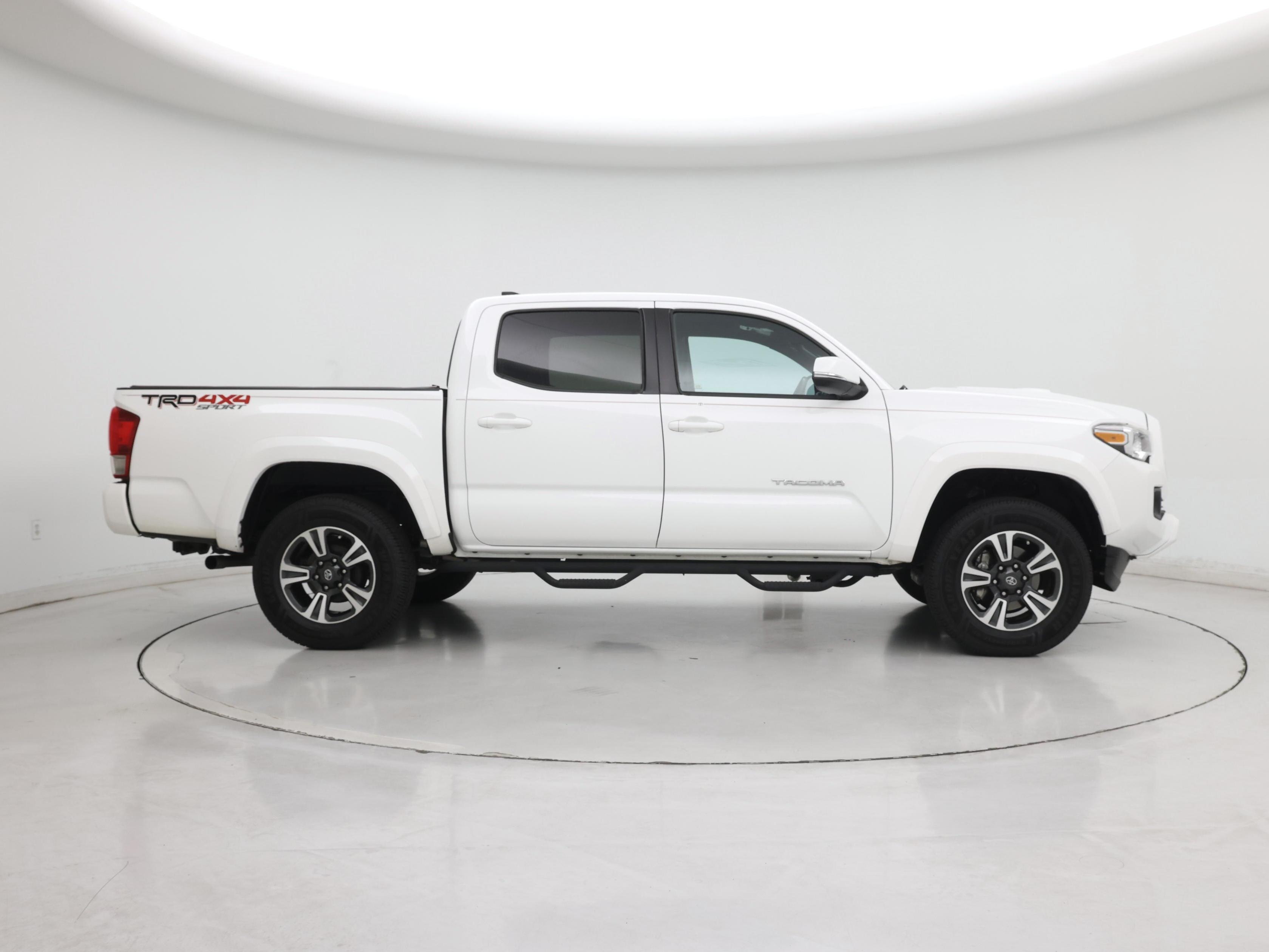 Thumbnail: 2017 Toyota Tacoma - 7