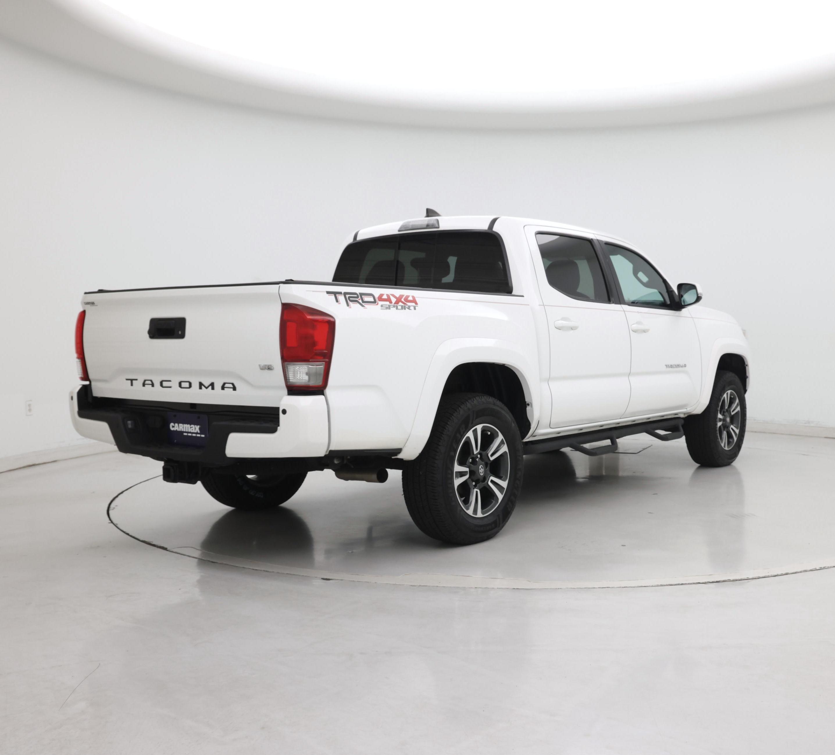 Thumbnail: 2017 Toyota Tacoma - 8