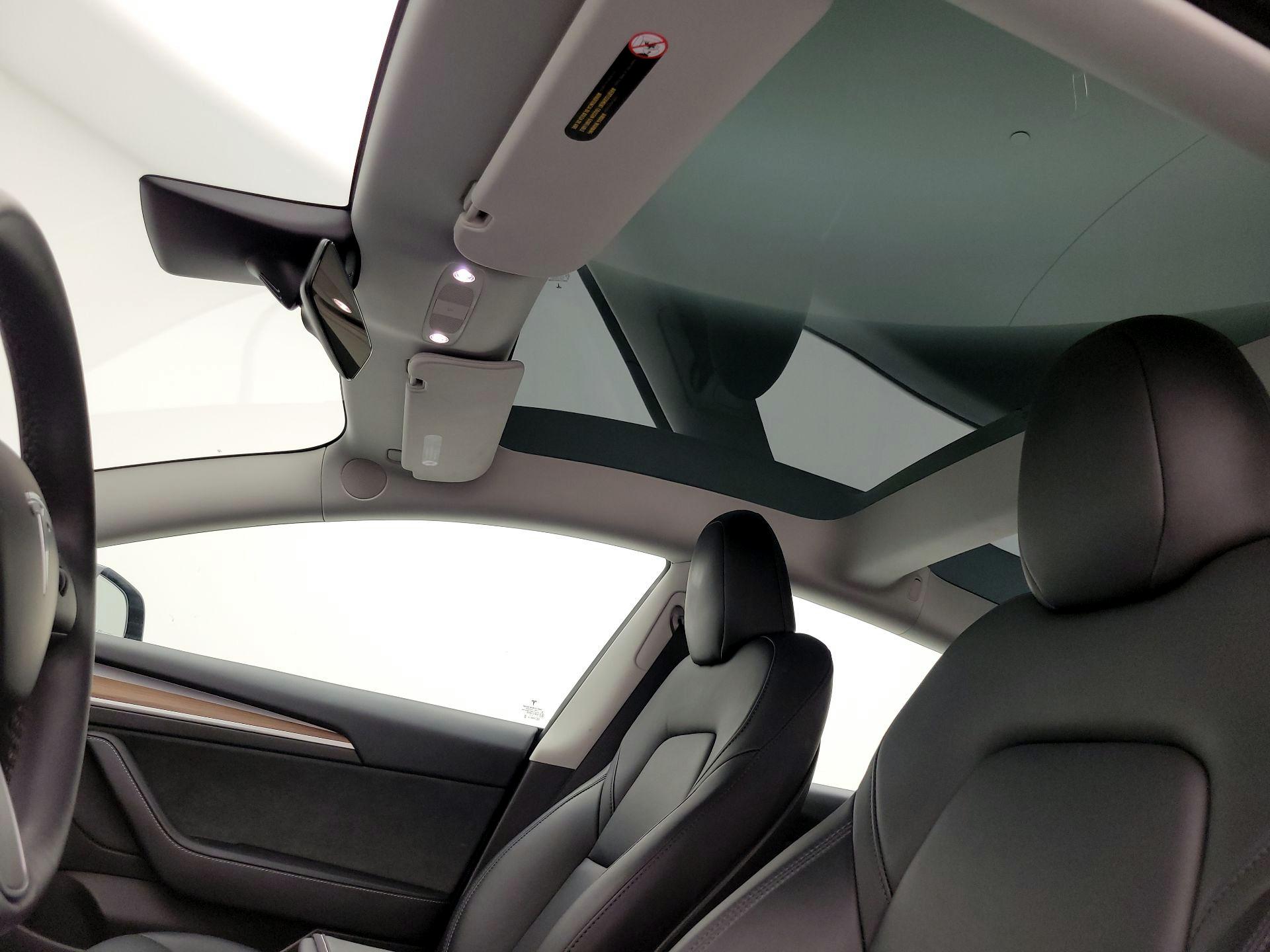 Thumbnail: 2023 Tesla Model 3 - 19