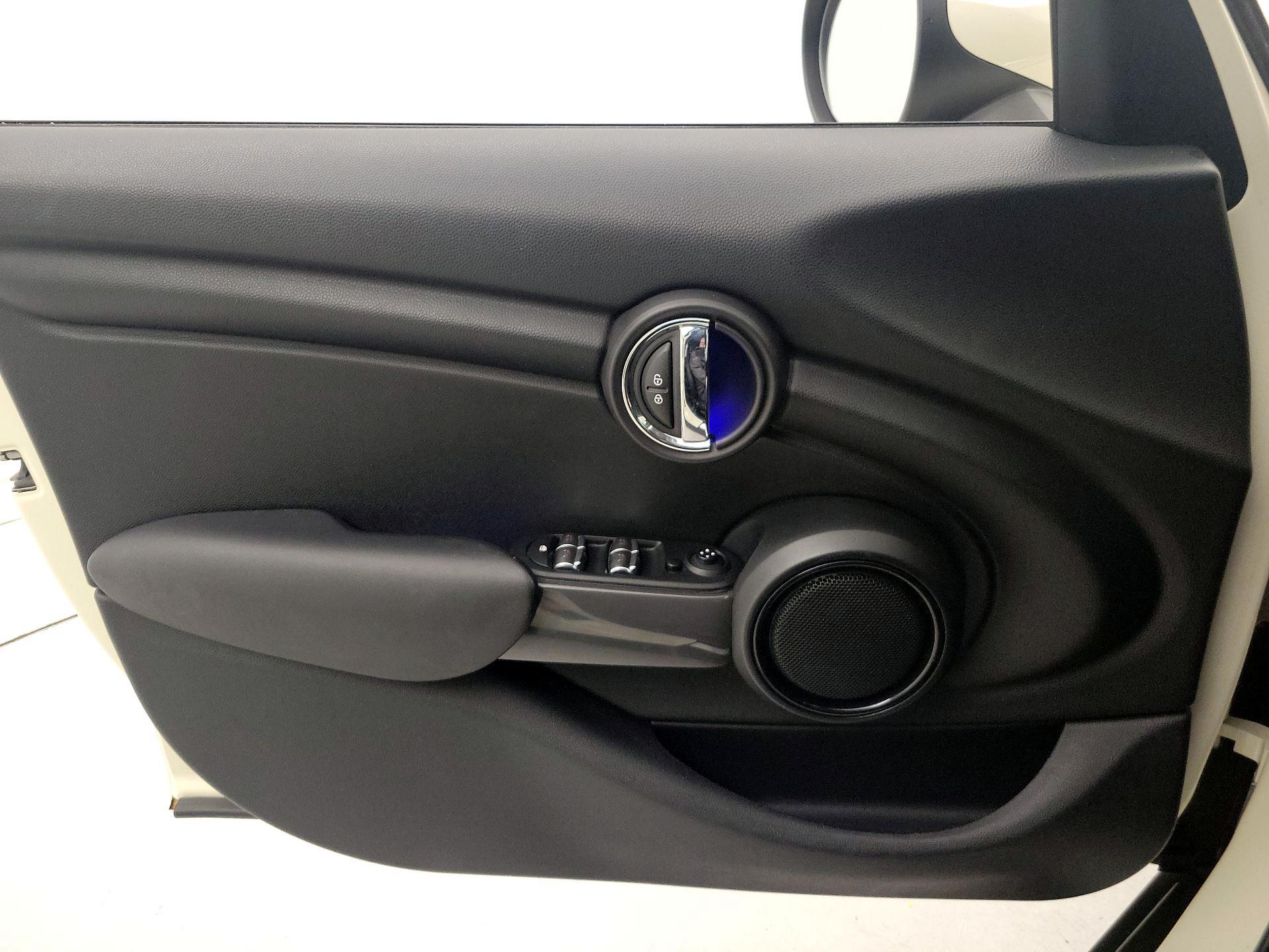 Thumbnail: 2016 MINI Cooper Hardtop - 12