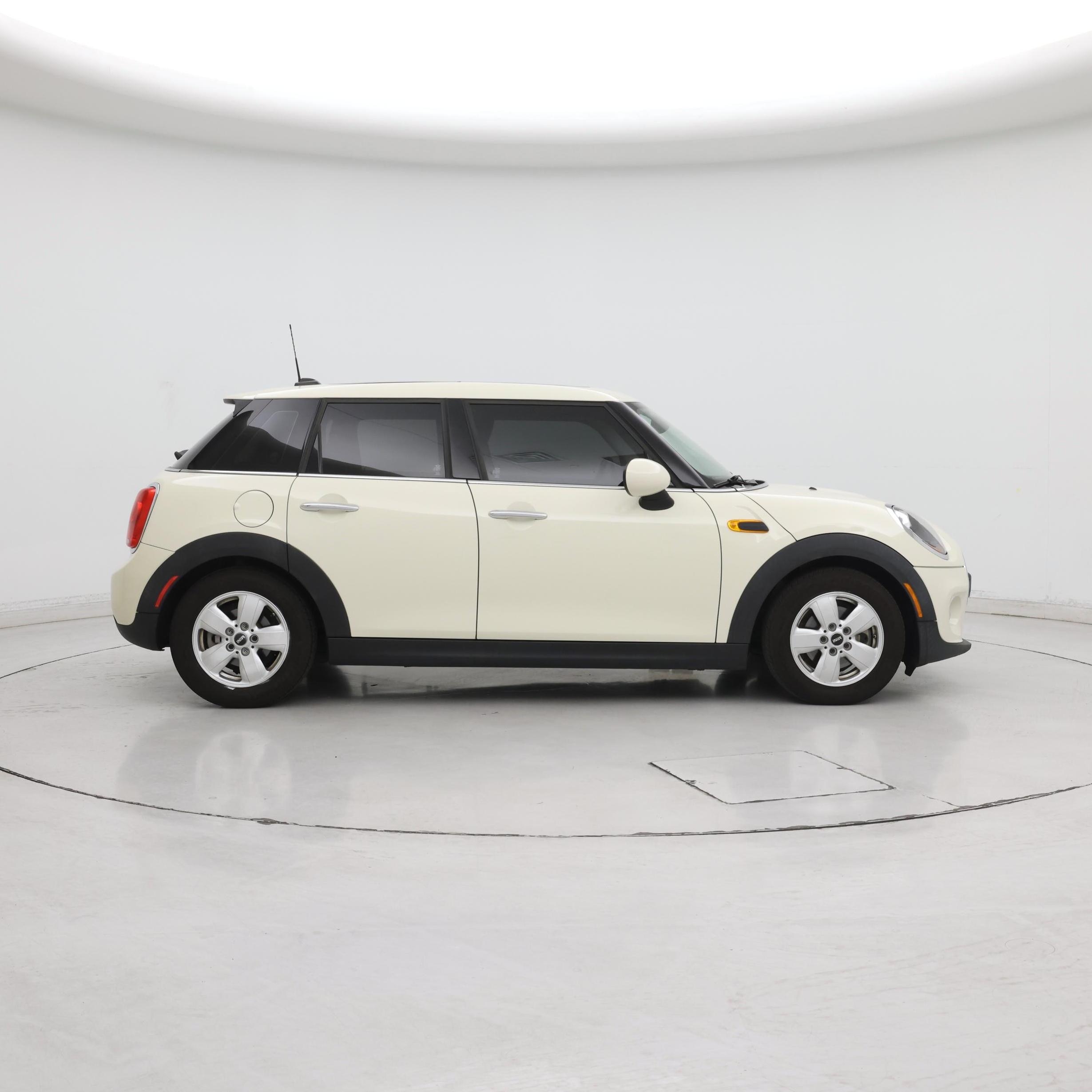 Thumbnail: 2016 MINI Cooper Hardtop - 7