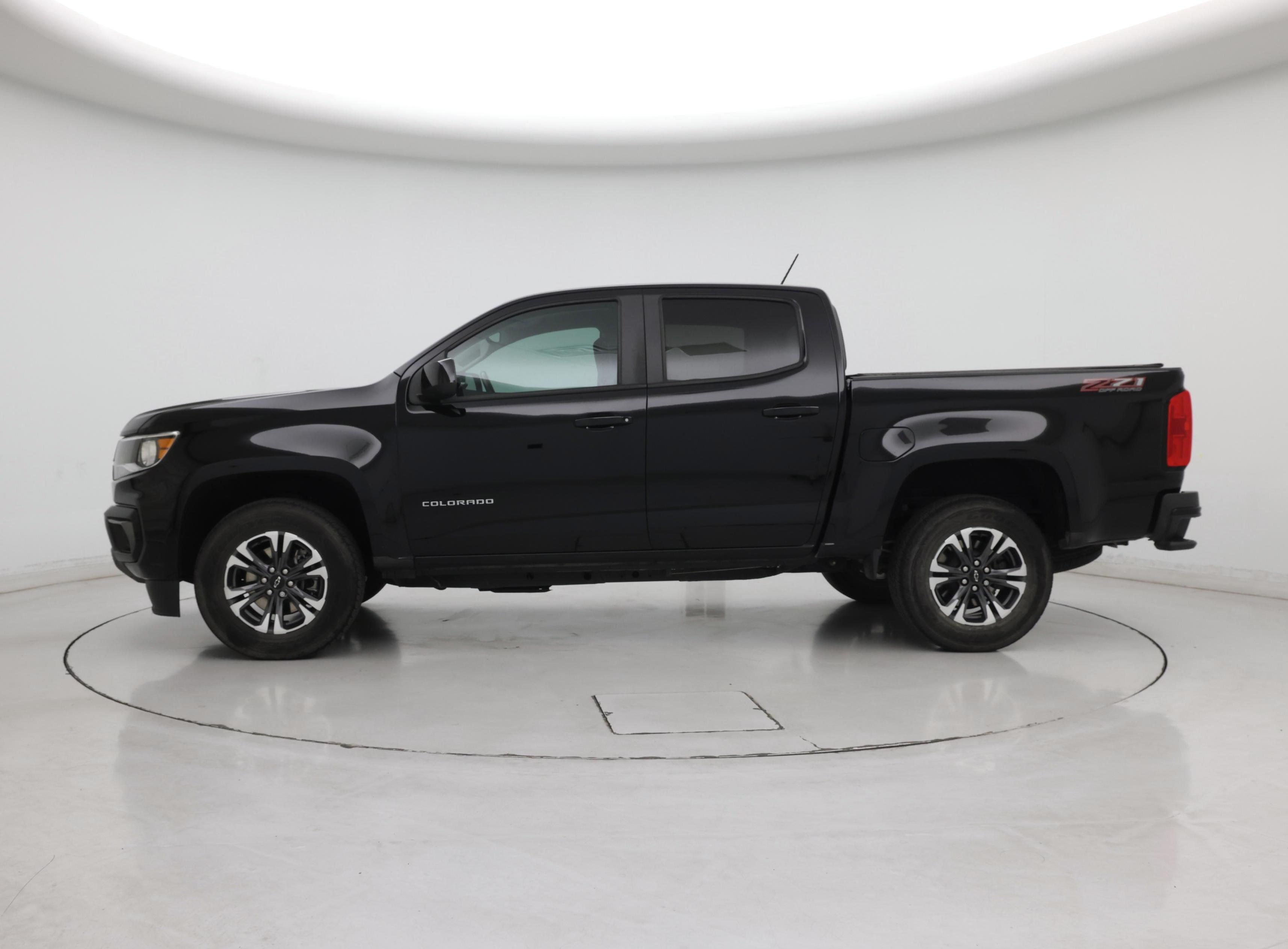 Thumbnail: 2021 Chevrolet Colorado - 3