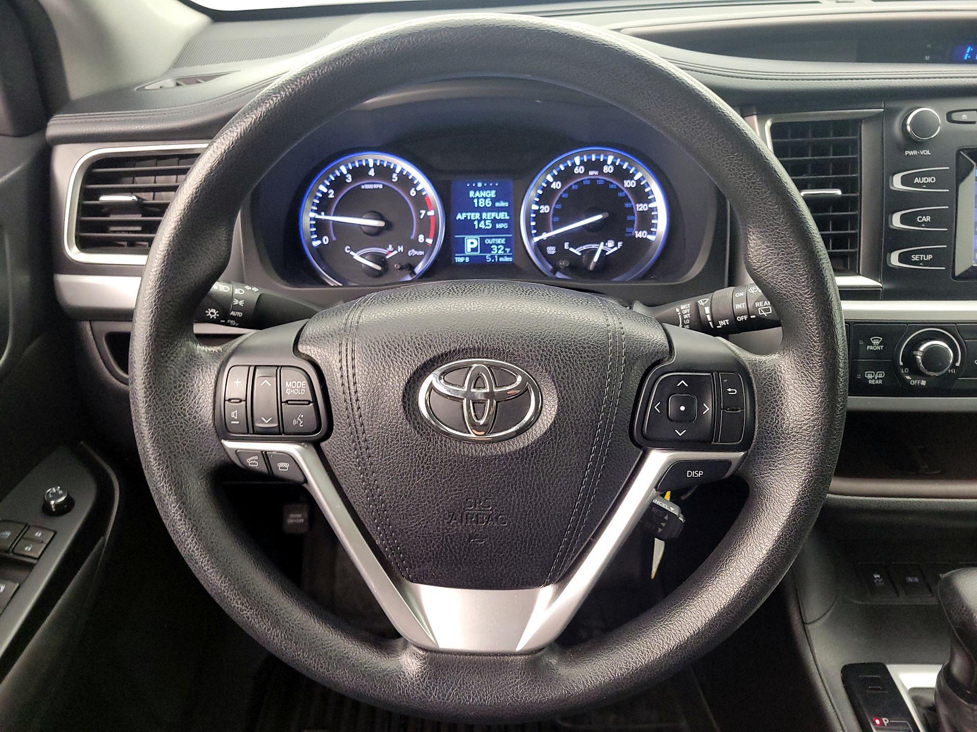 Thumbnail: 2016 Toyota Highlander - 10