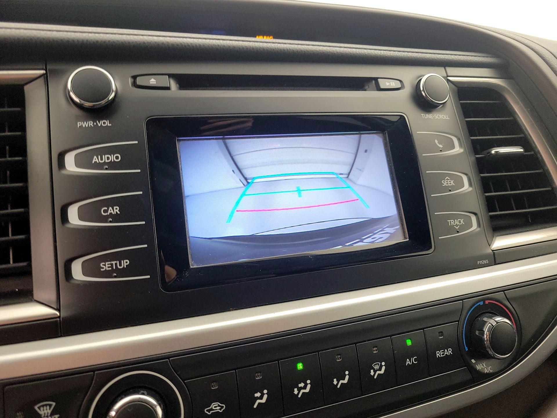 Thumbnail: 2016 Toyota Highlander - 14