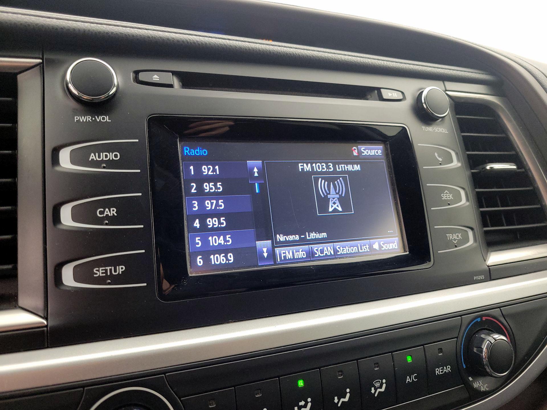 Thumbnail: 2016 Toyota Highlander - 15