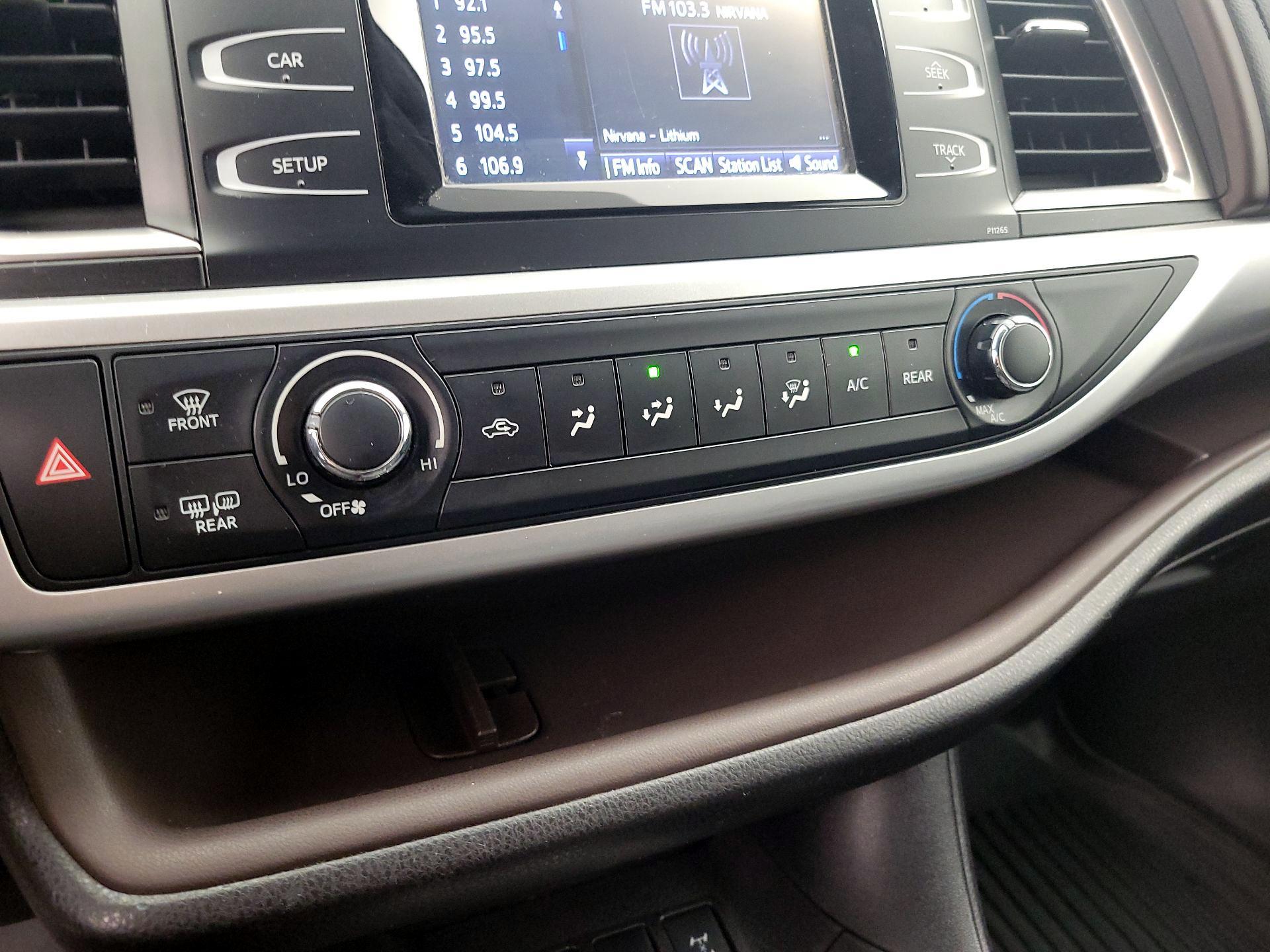 Thumbnail: 2016 Toyota Highlander - 16