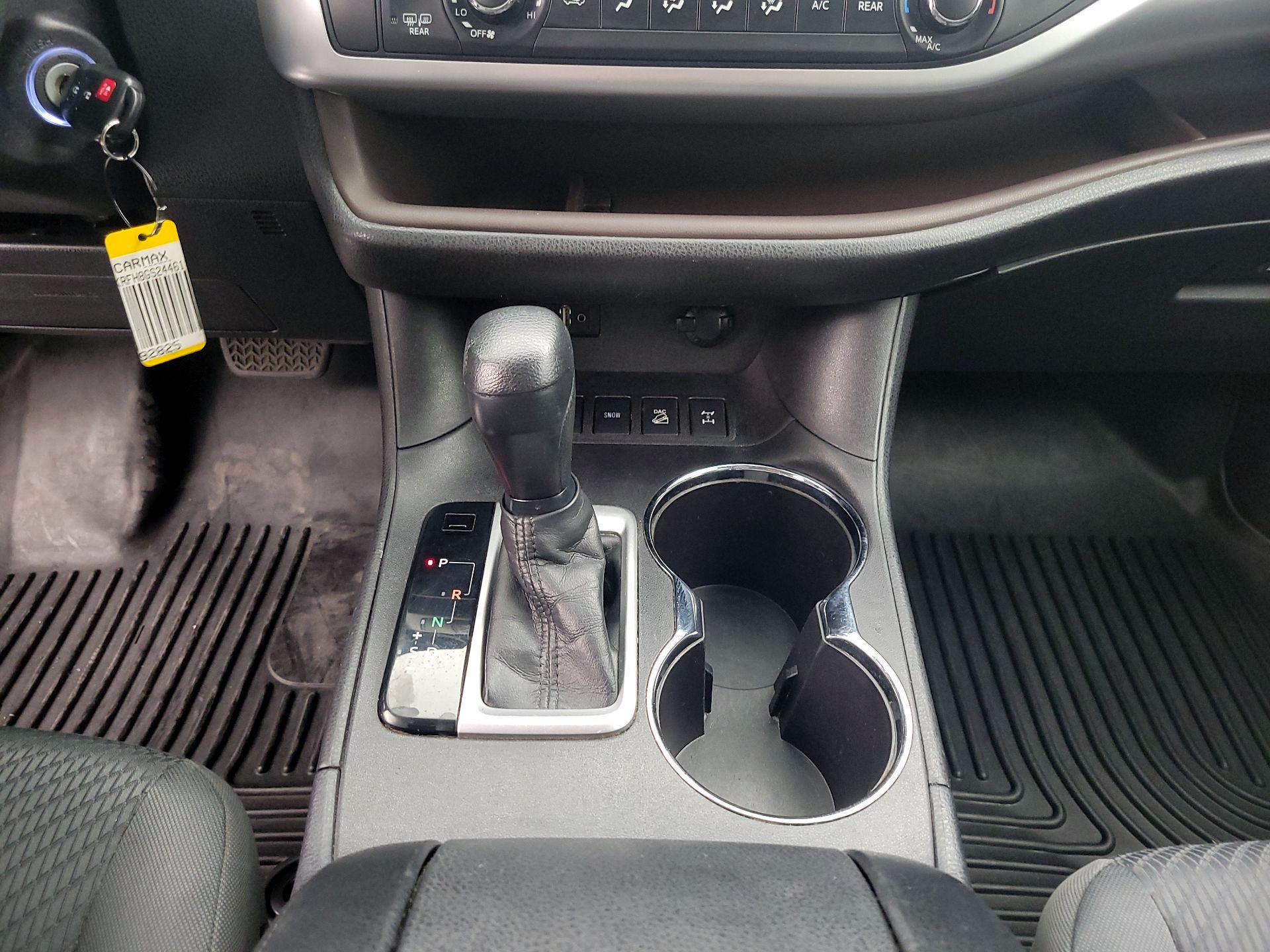 Thumbnail: 2016 Toyota Highlander - 17