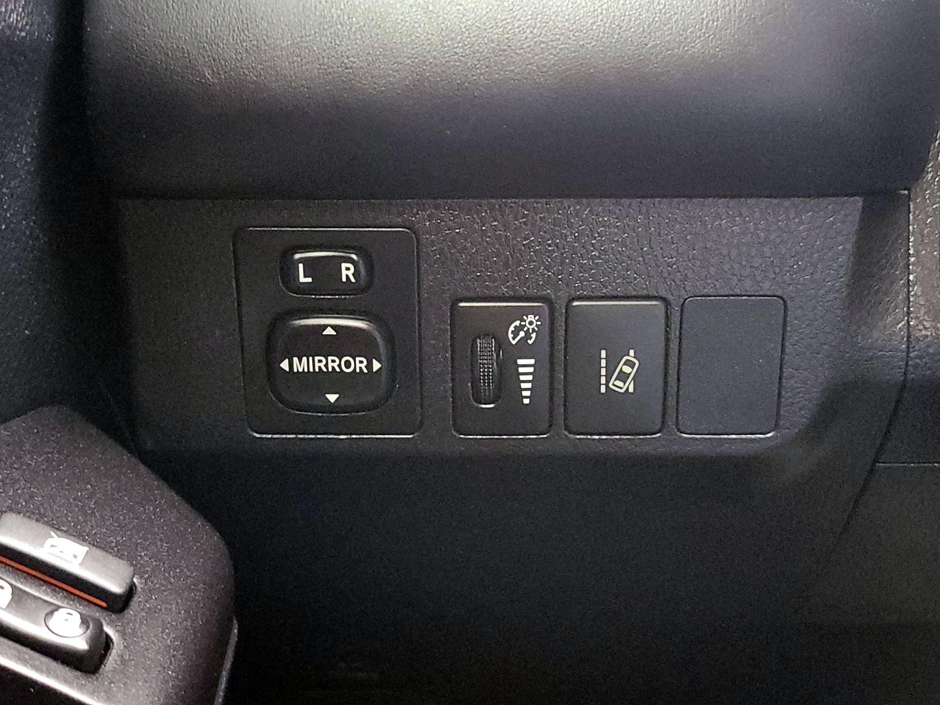 Thumbnail: 2018 Toyota RAV4 - 13