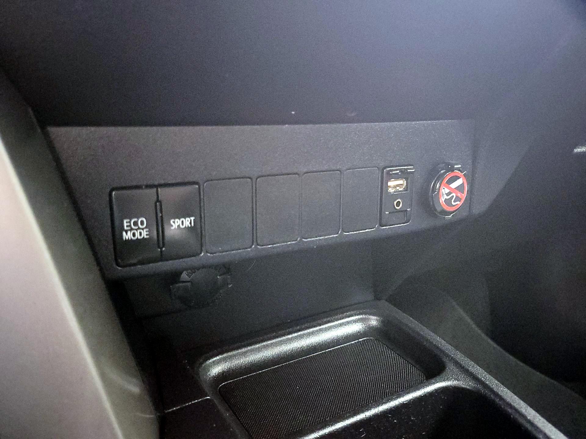 Thumbnail: 2018 Toyota RAV4 - 18