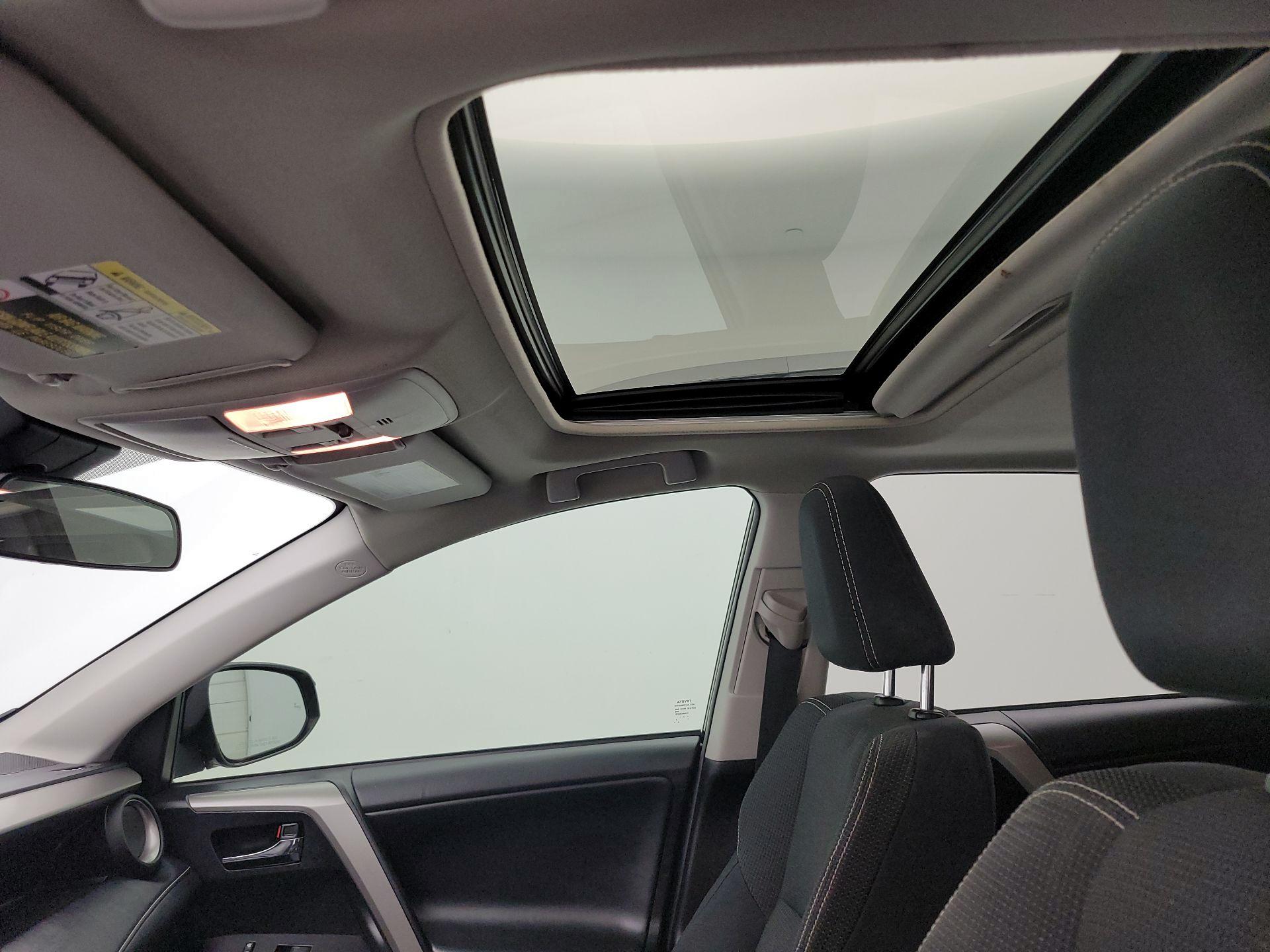 Thumbnail: 2018 Toyota RAV4 - 19