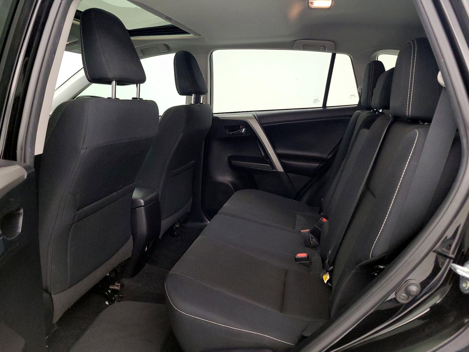 Thumbnail: 2018 Toyota RAV4 - 20