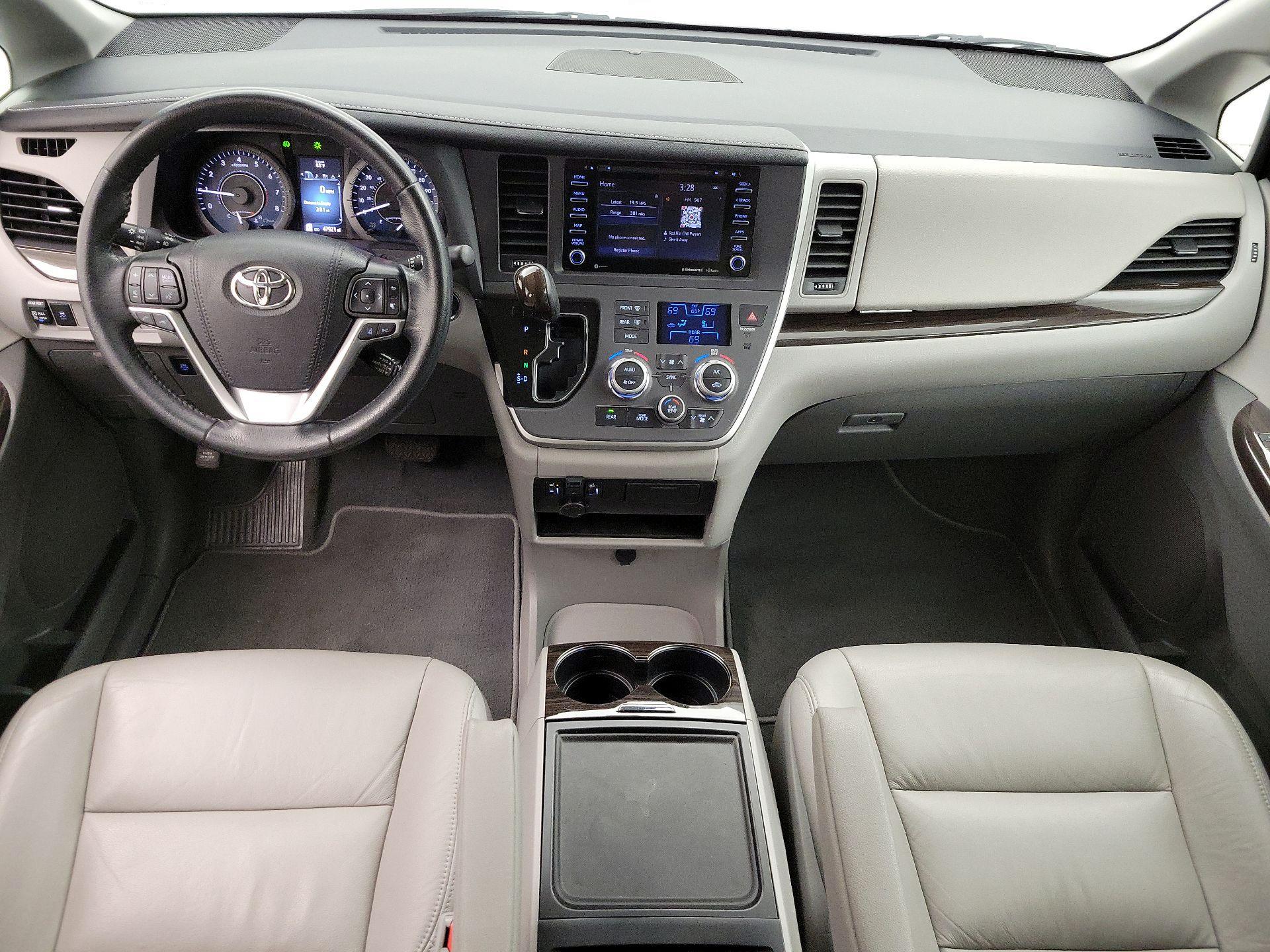 Thumbnail: 2020 Toyota Sienna - 9