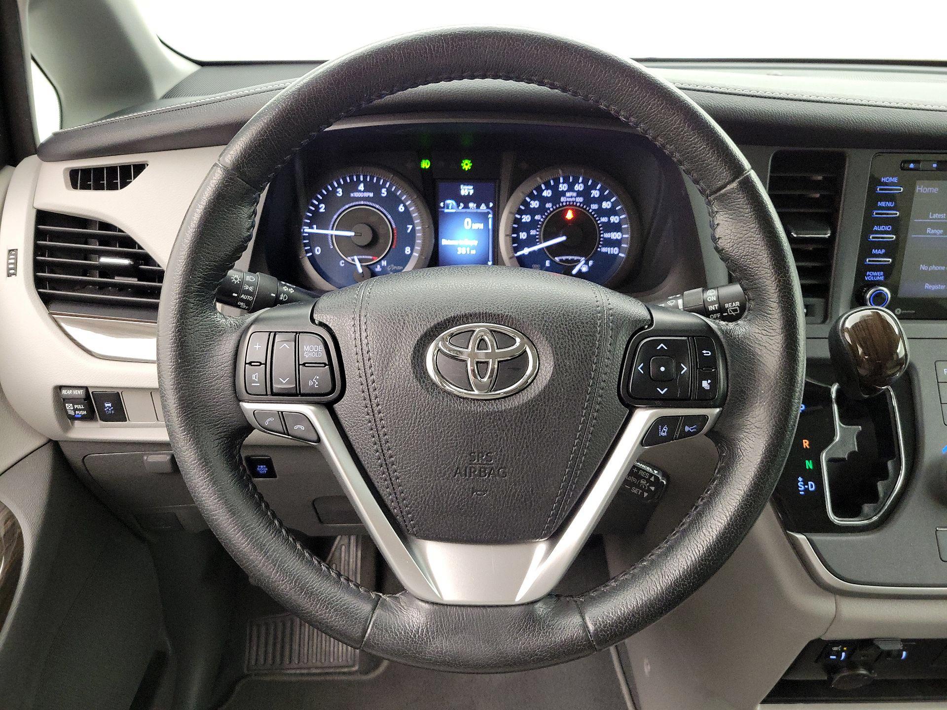 Thumbnail: 2020 Toyota Sienna - 10