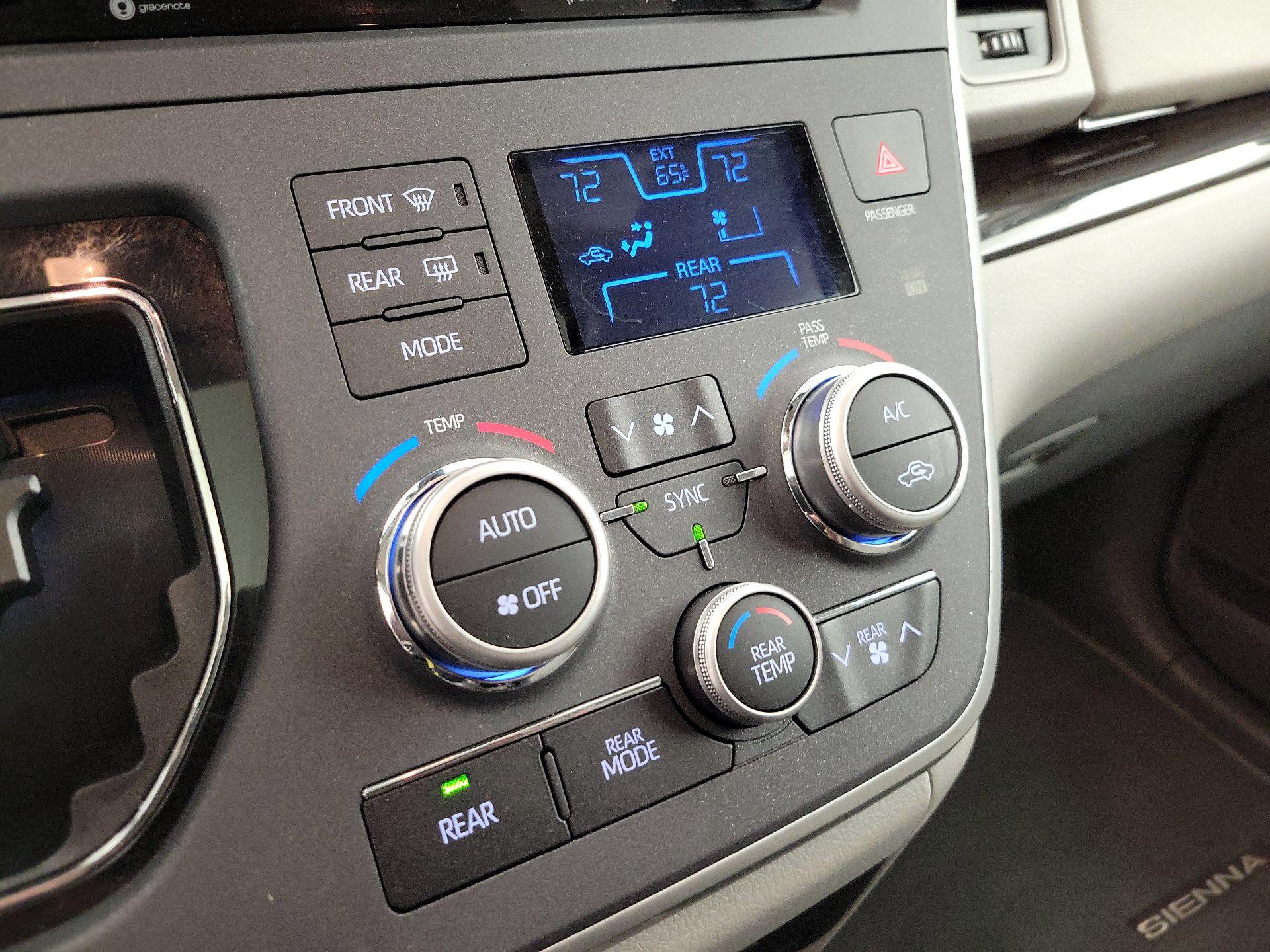 Thumbnail: 2020 Toyota Sienna - 16