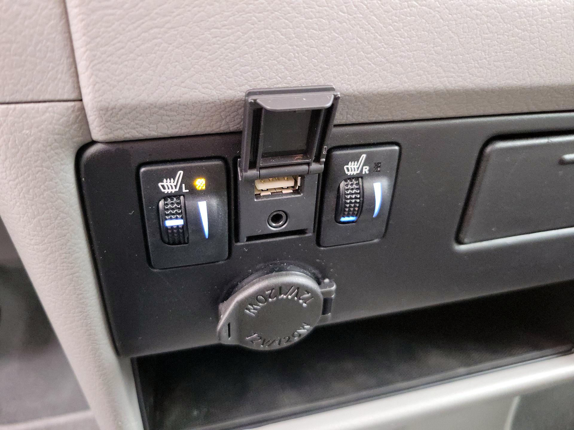 Thumbnail: 2020 Toyota Sienna - 18