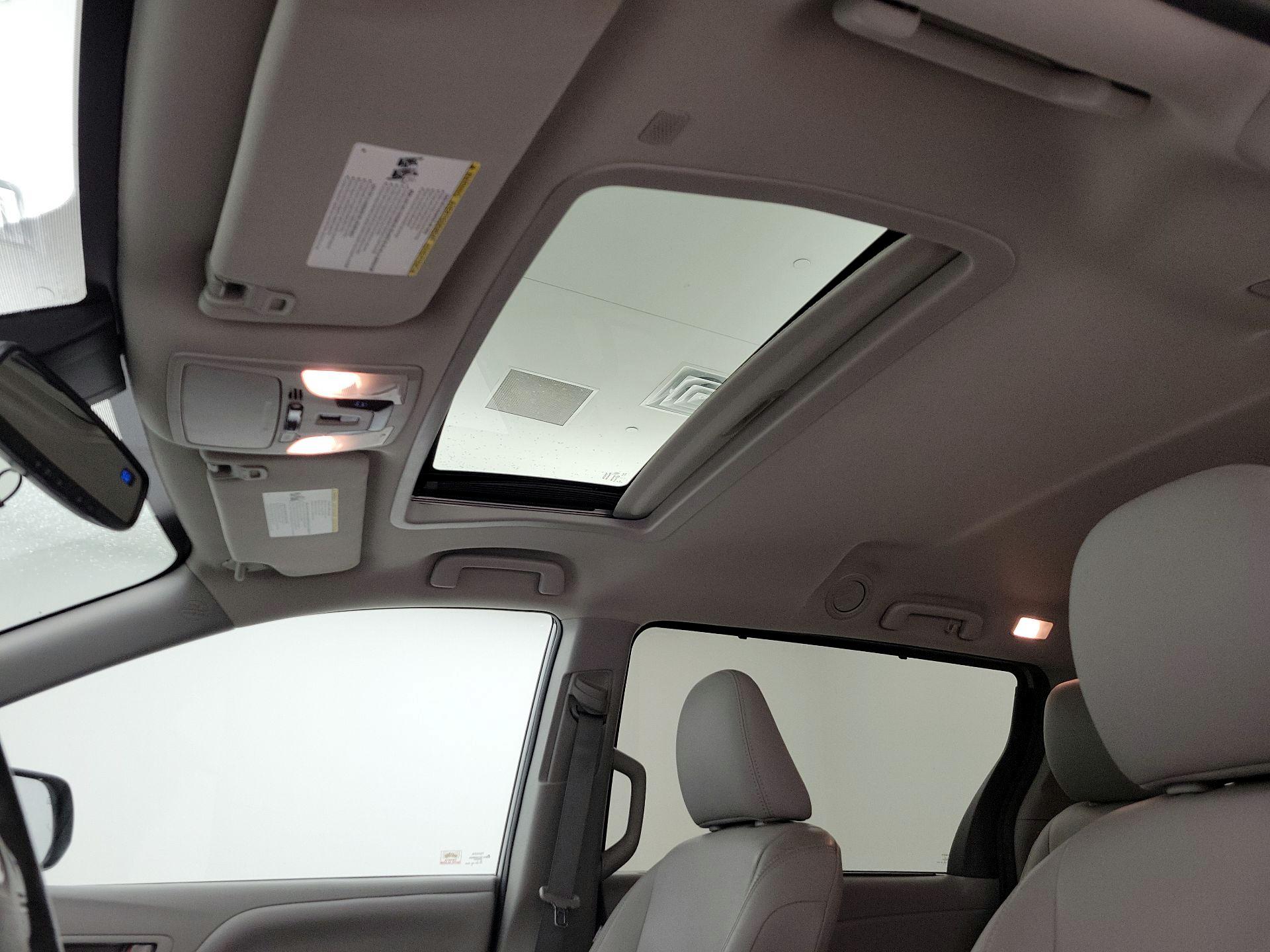 Thumbnail: 2020 Toyota Sienna - 19