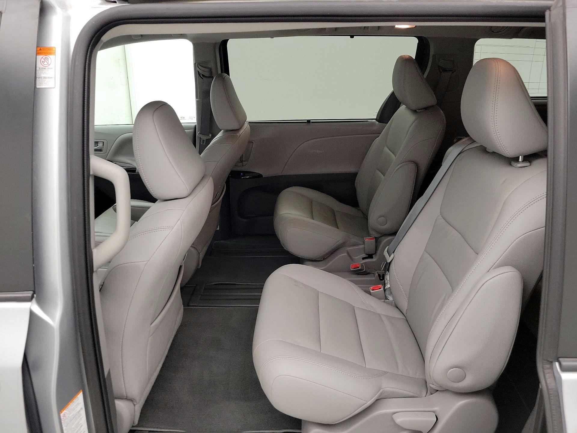 Thumbnail: 2020 Toyota Sienna - 20