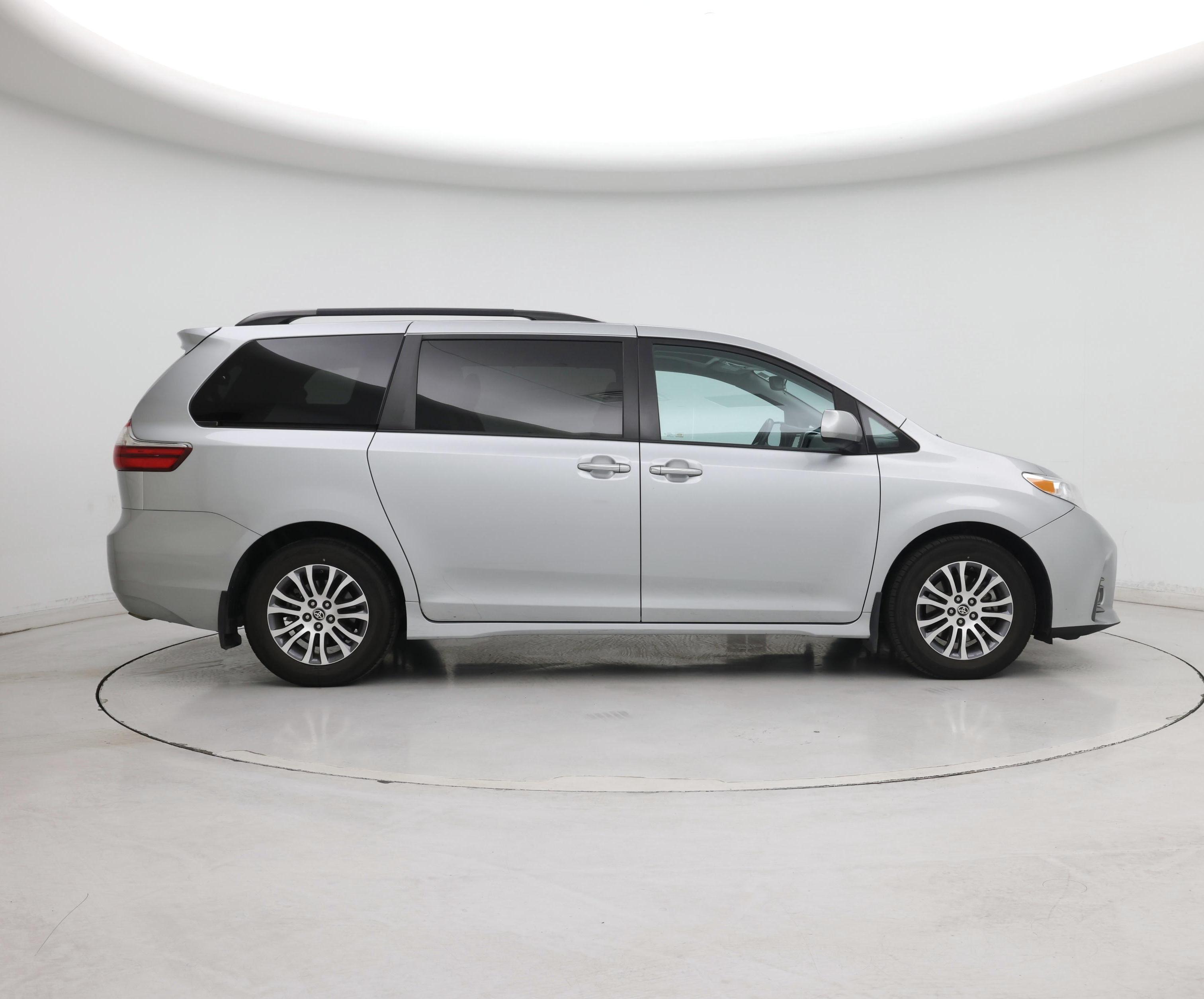 Thumbnail: 2020 Toyota Sienna - 7