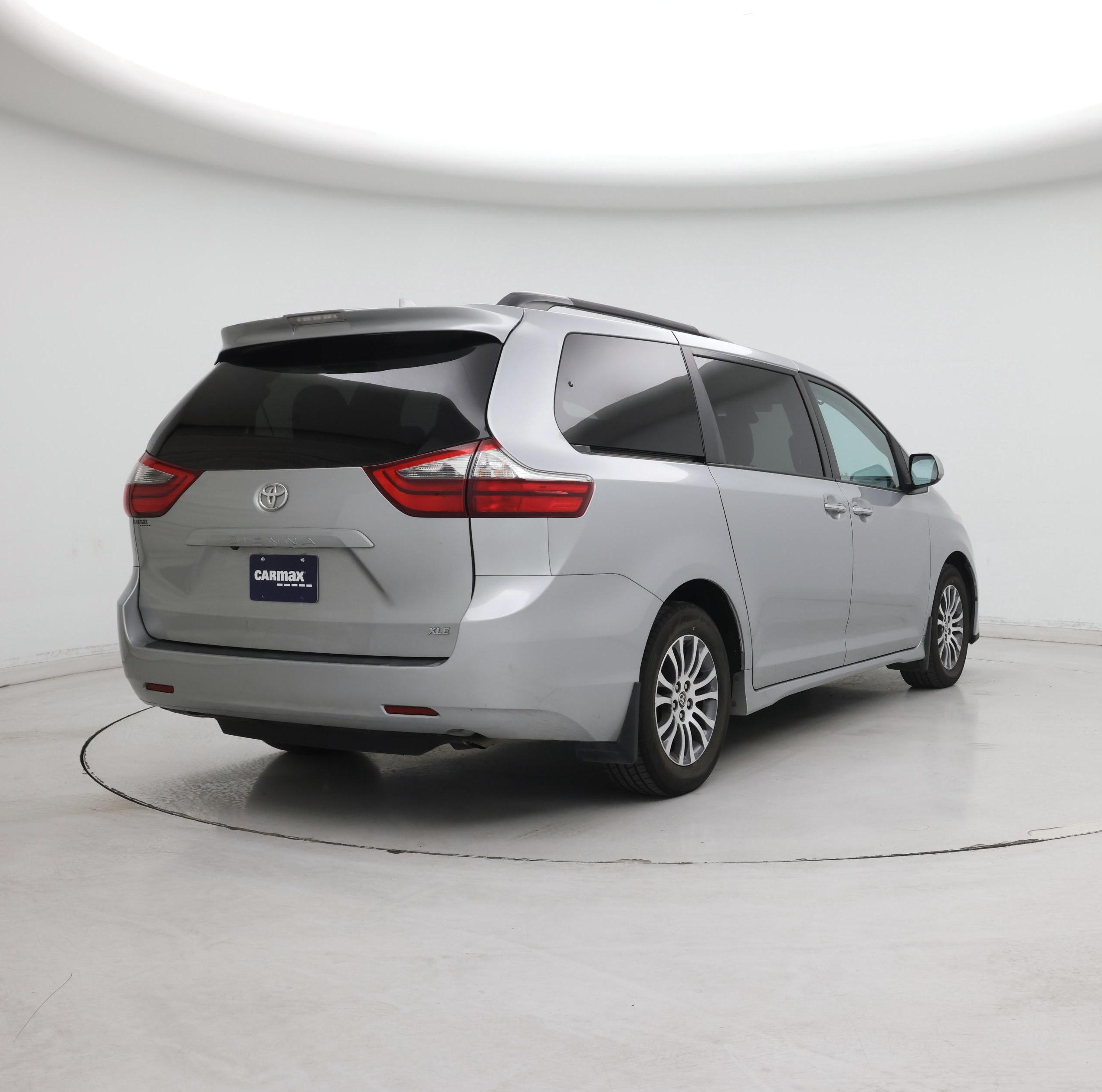 Thumbnail: 2020 Toyota Sienna - 8