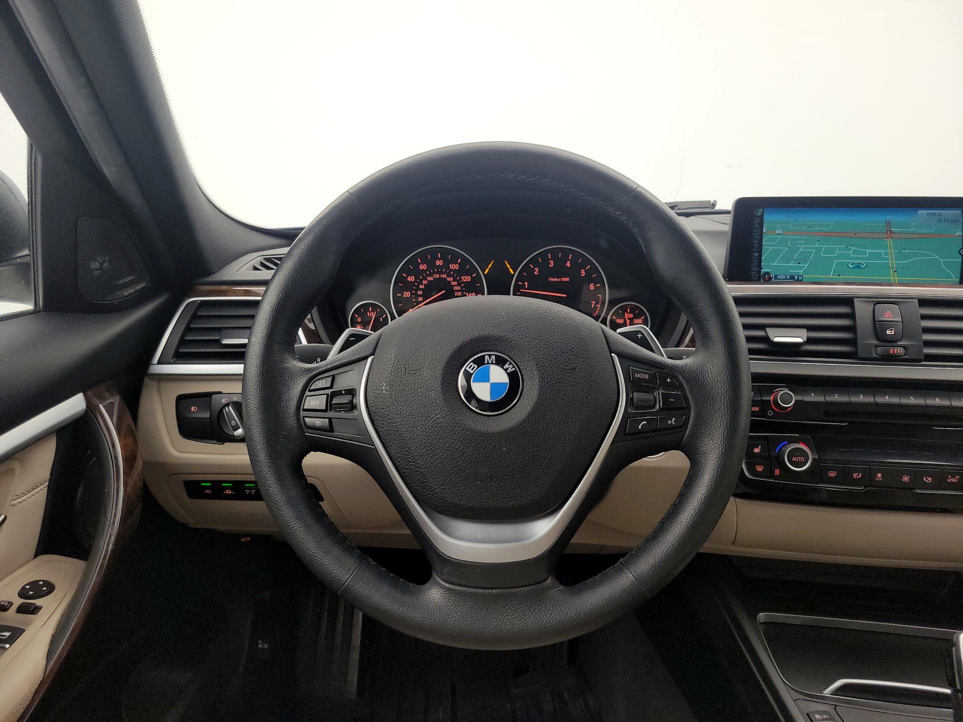 Thumbnail: 2016 BMW 3 Series - 10