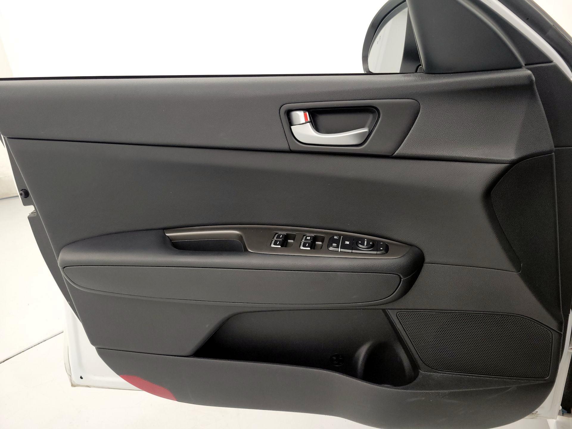 Thumbnail: 2019 Kia Optima - 12