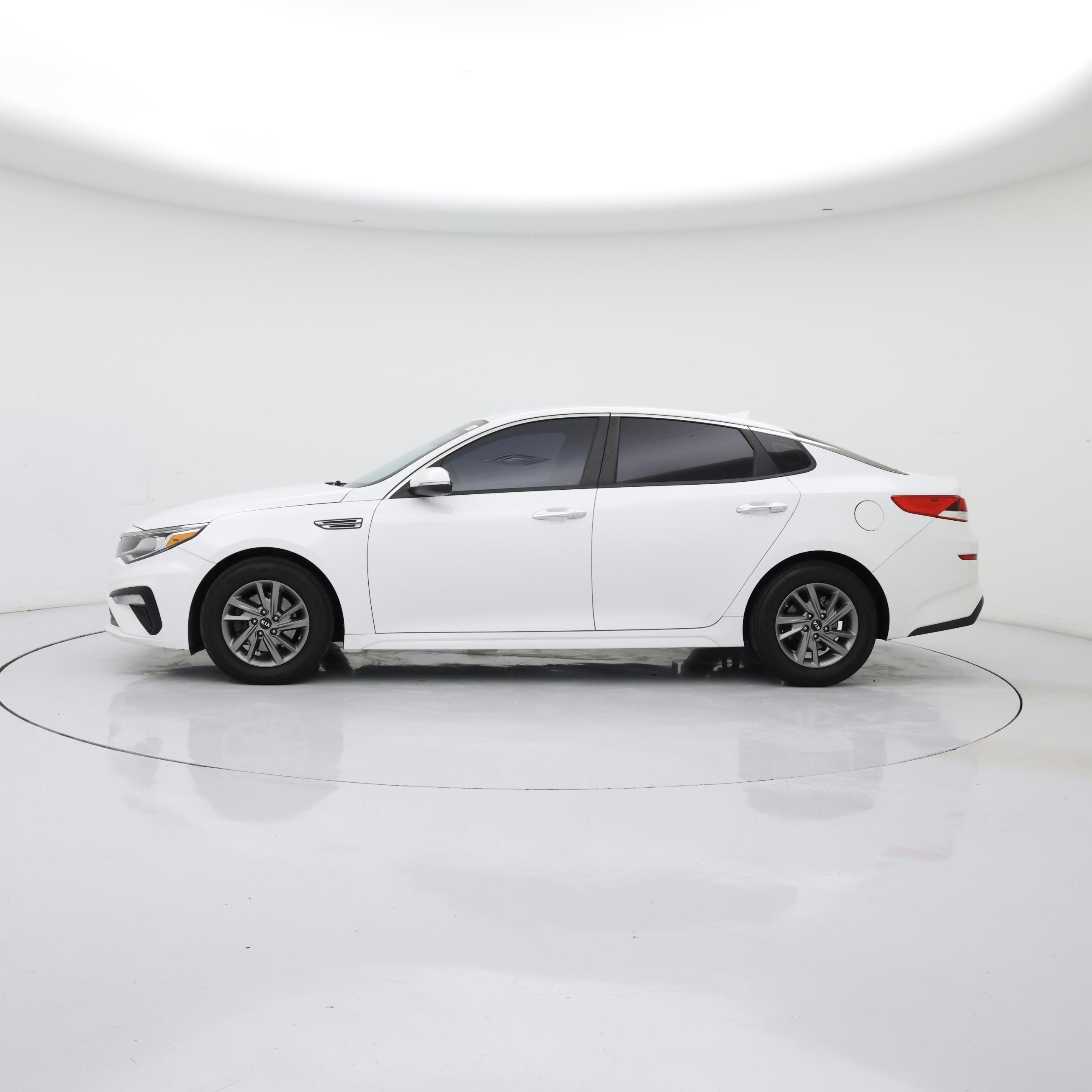 Thumbnail: 2019 Kia Optima - 3