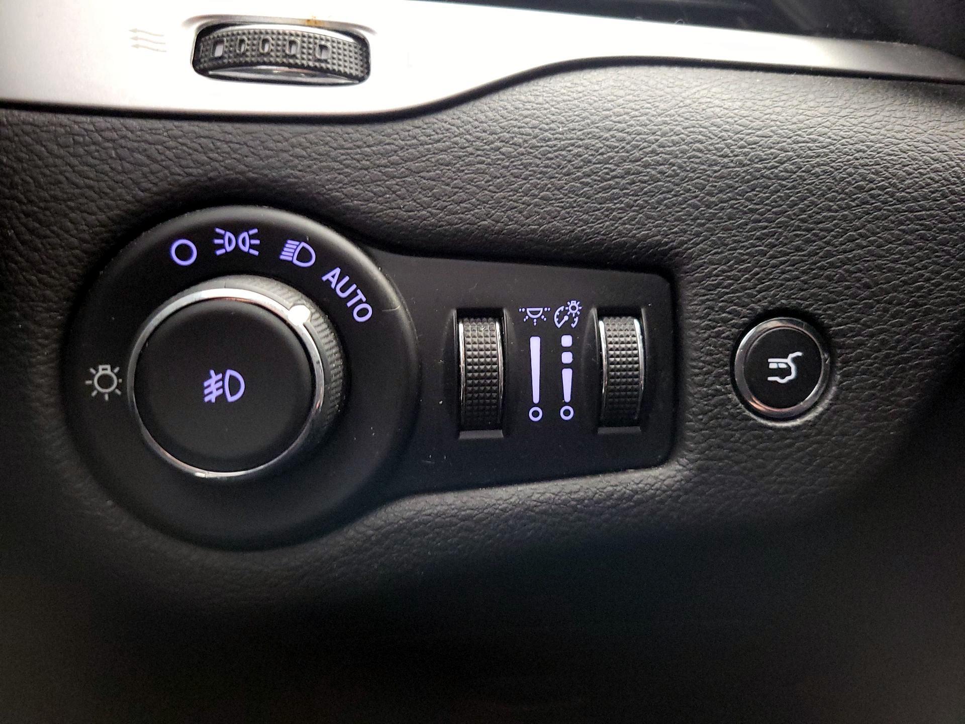 Thumbnail: 2017 Jeep Cherokee - 13