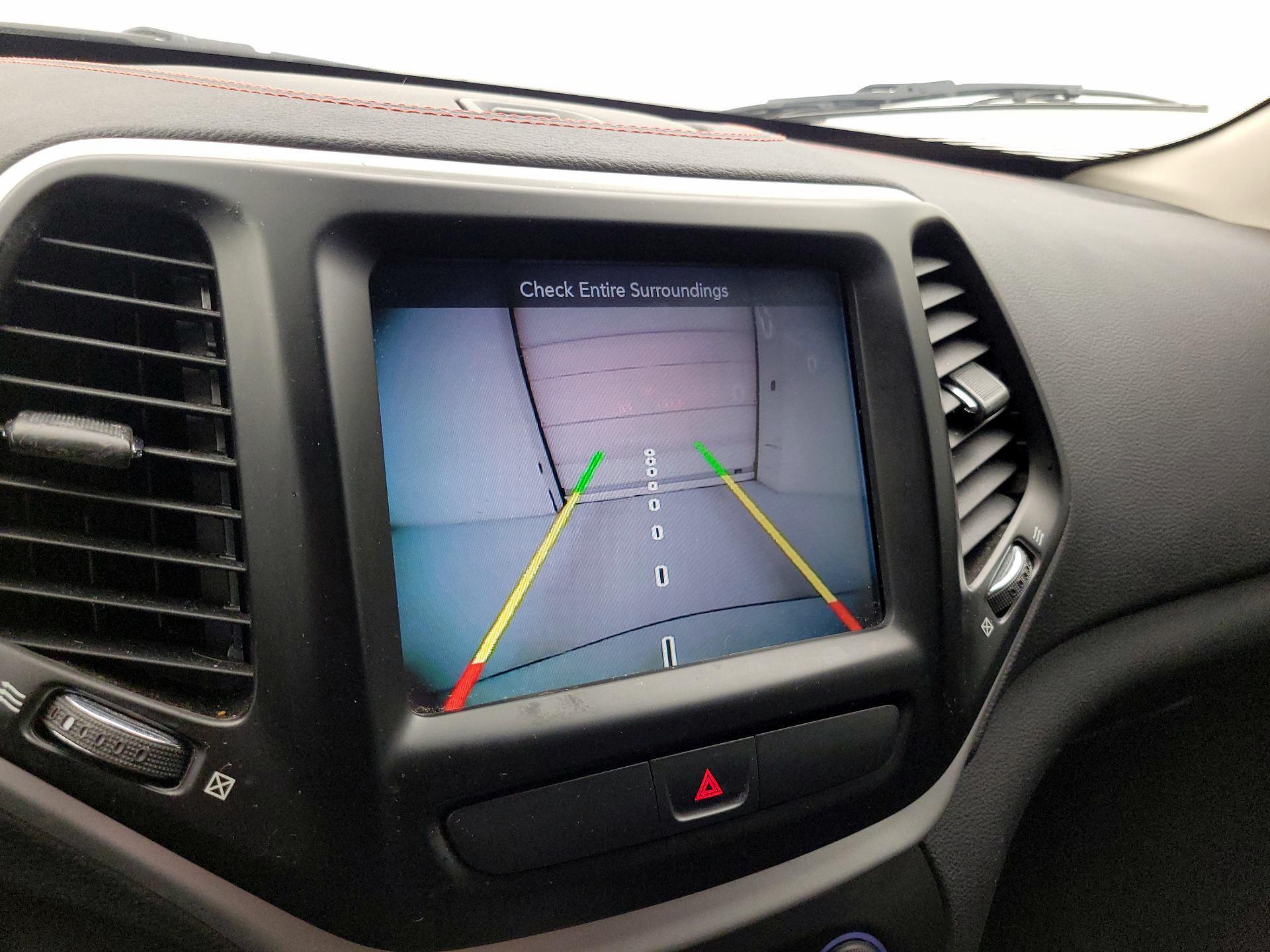 Thumbnail: 2017 Jeep Cherokee - 14