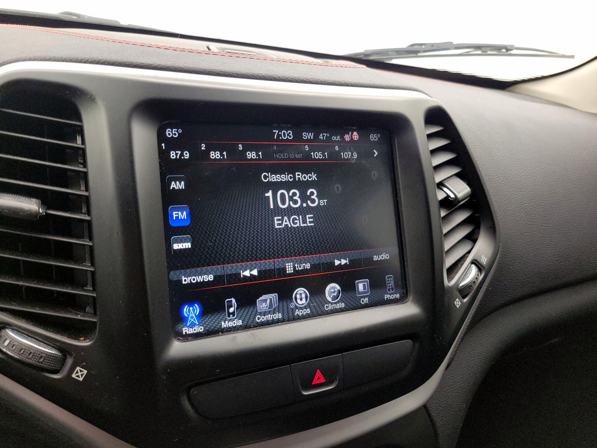 Thumbnail: 2017 Jeep Cherokee - 15