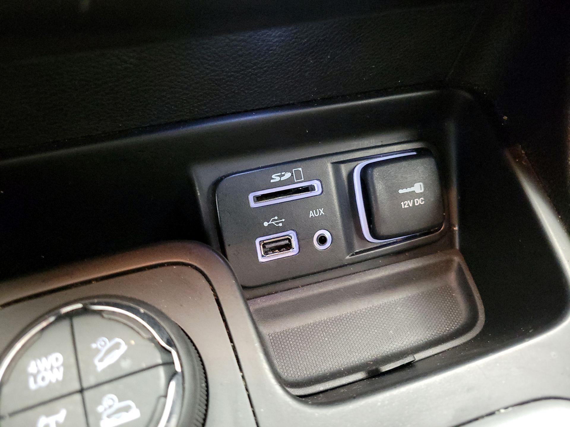 Thumbnail: 2017 Jeep Cherokee - 18