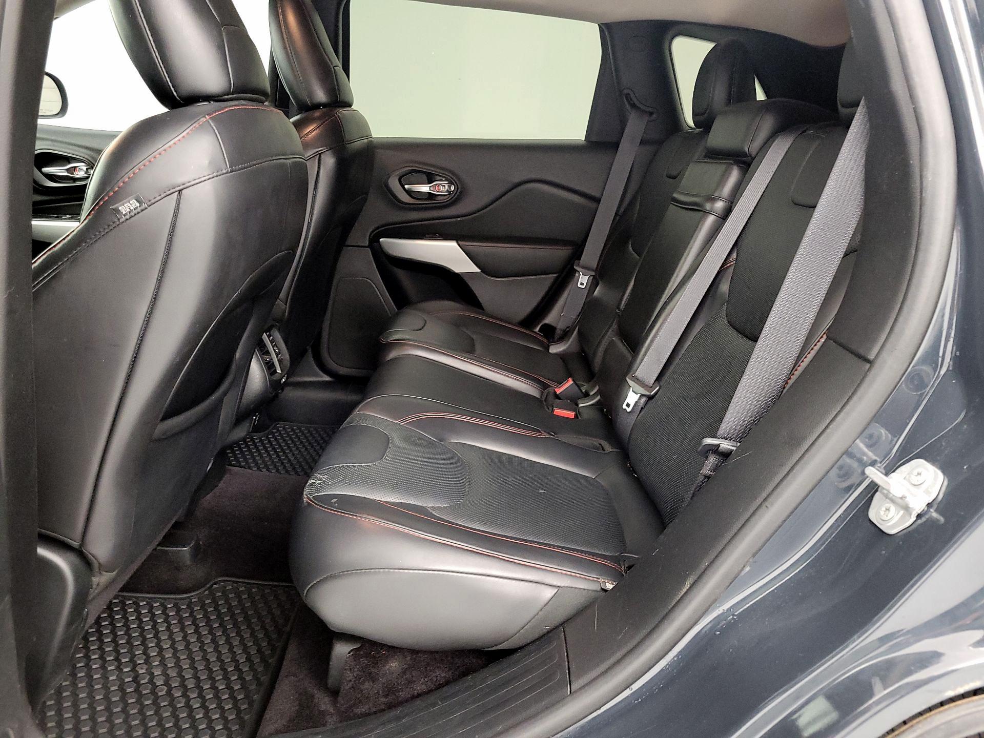 Thumbnail: 2017 Jeep Cherokee - 19