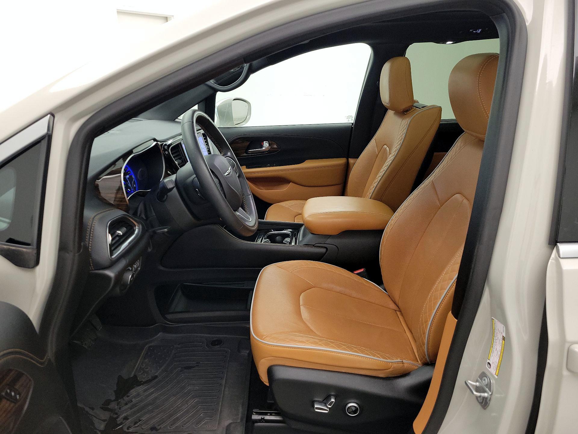 Thumbnail: 2021 Chrysler Pacifica - 11