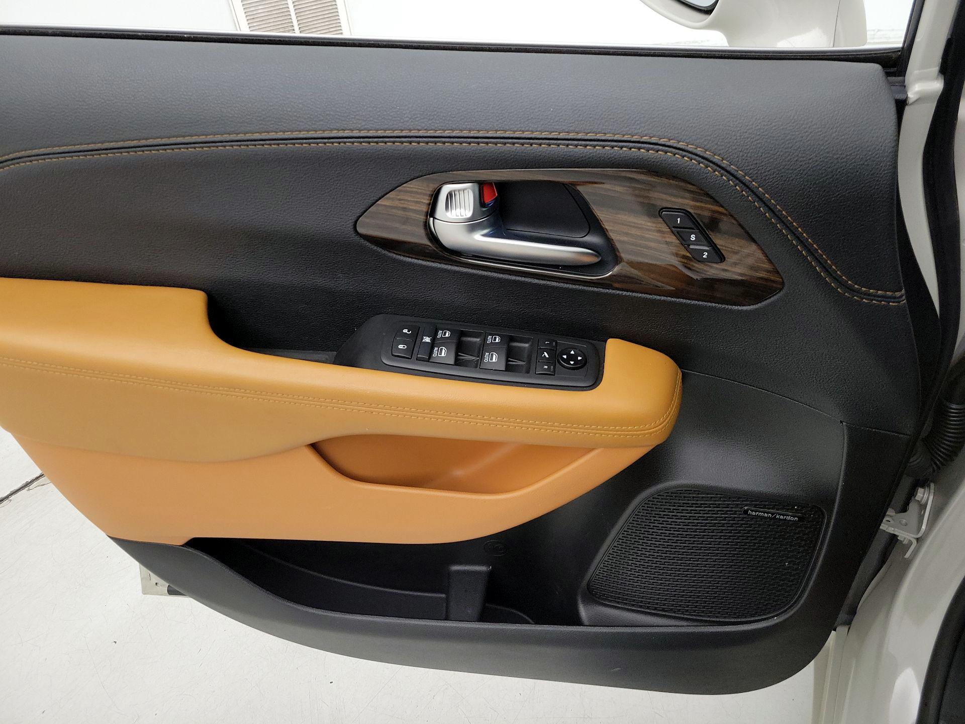 Thumbnail: 2021 Chrysler Pacifica - 12