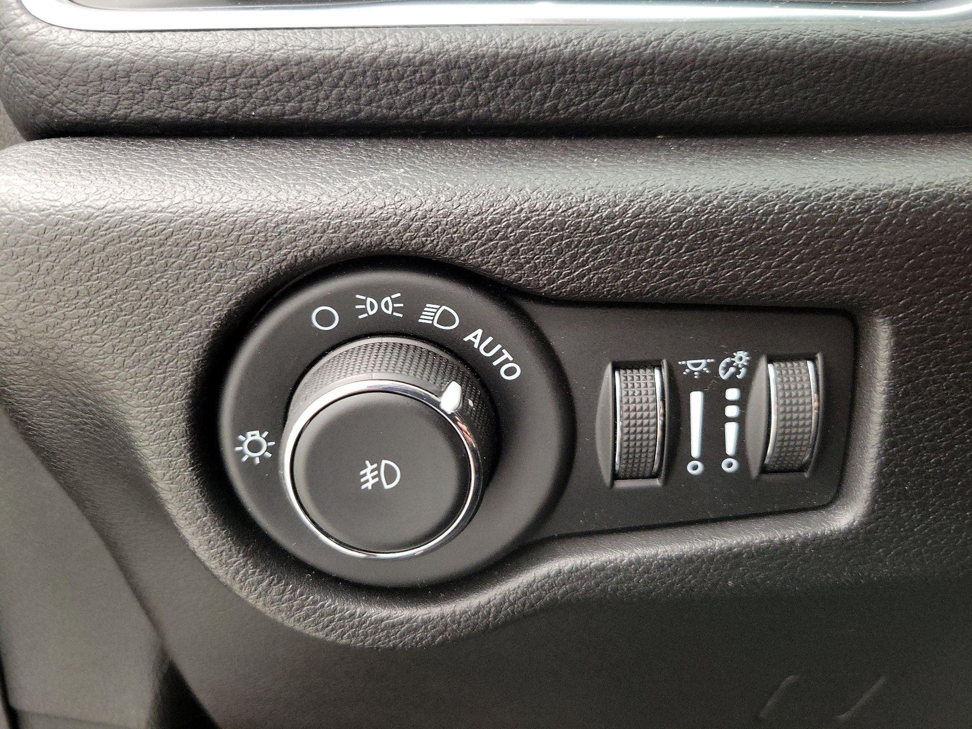 Thumbnail: 2021 Chrysler Pacifica - 13