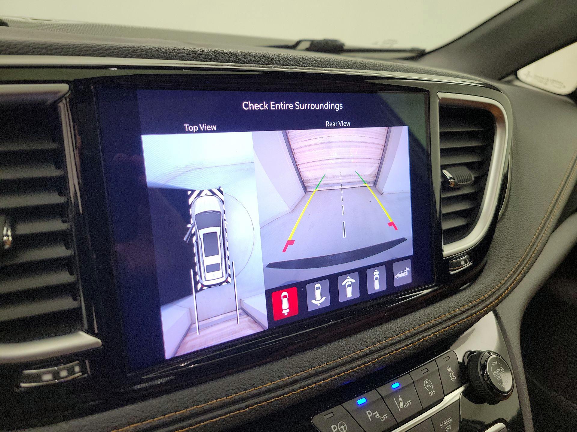 Thumbnail: 2021 Chrysler Pacifica - 15