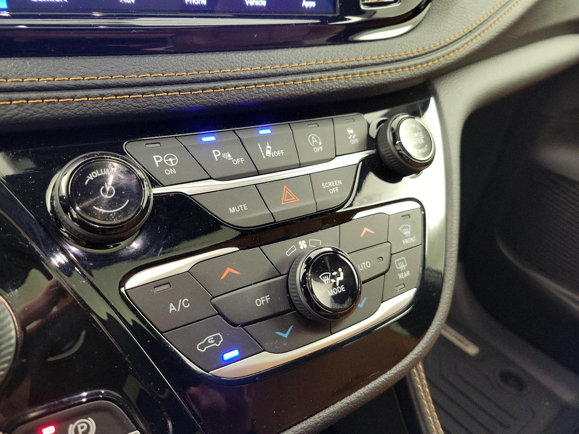 Thumbnail: 2021 Chrysler Pacifica - 17