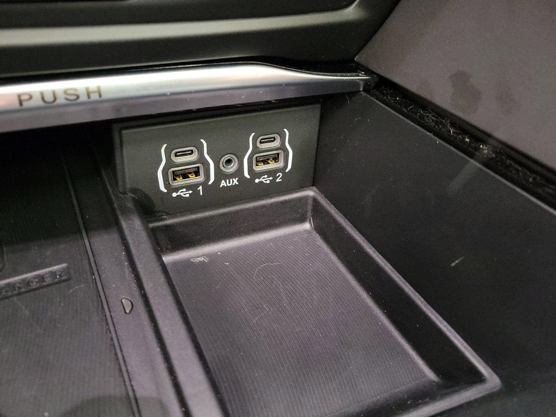 Thumbnail: 2021 Chrysler Pacifica - 19