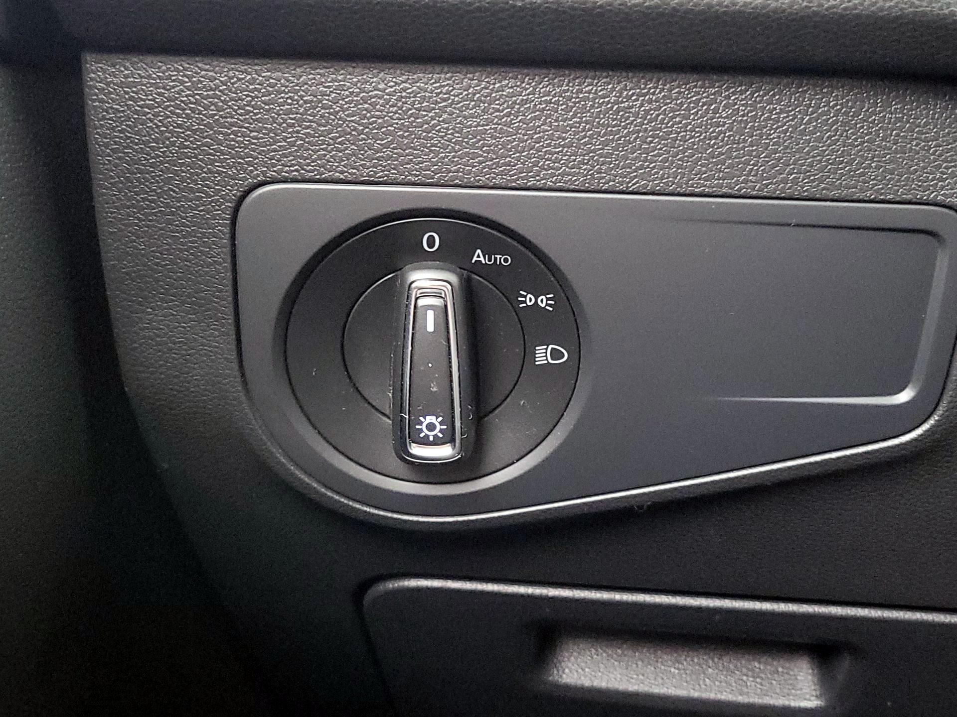 Thumbnail: 2020 Volkswagen Tiguan - 13