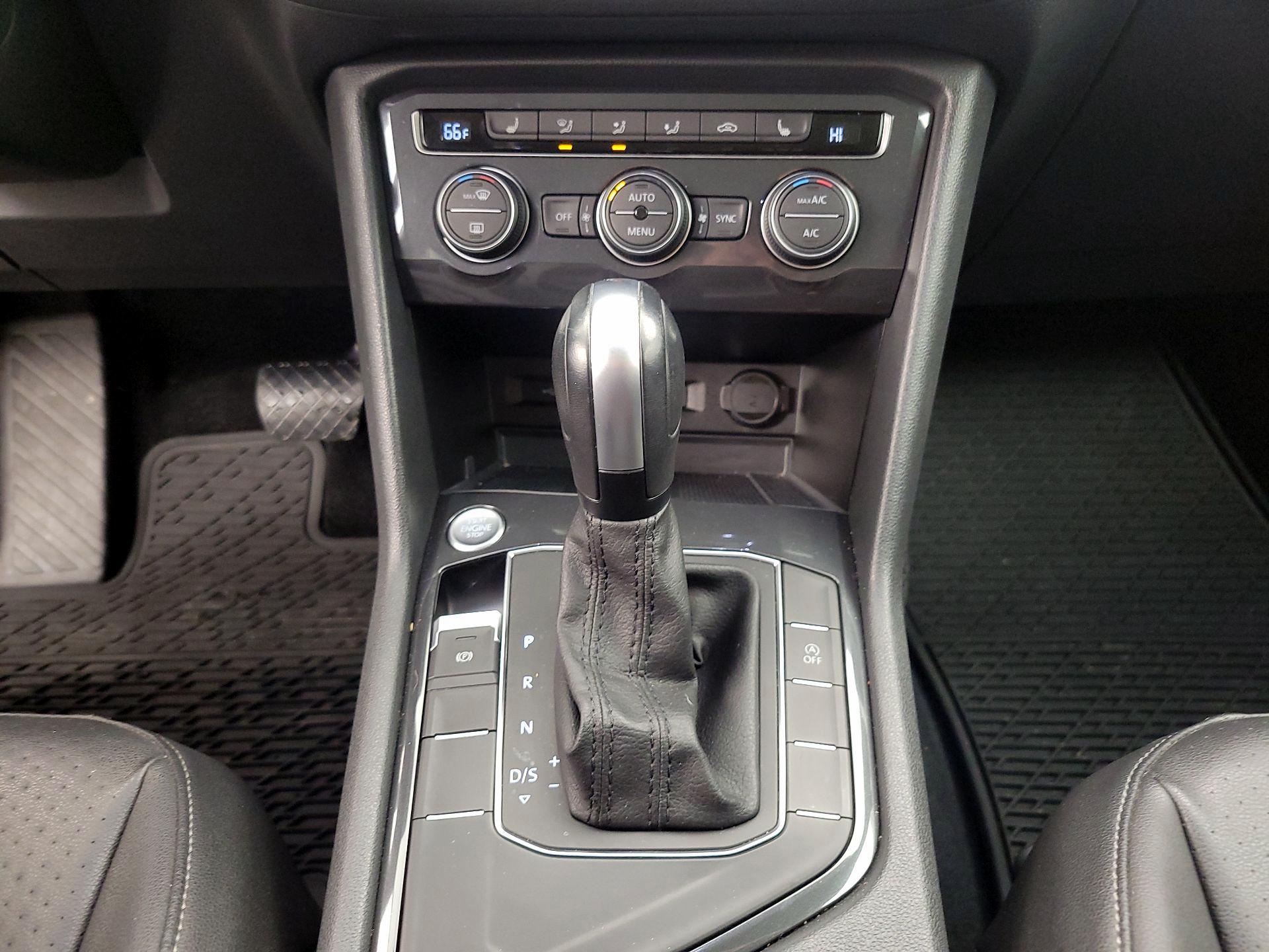 Thumbnail: 2020 Volkswagen Tiguan - 17