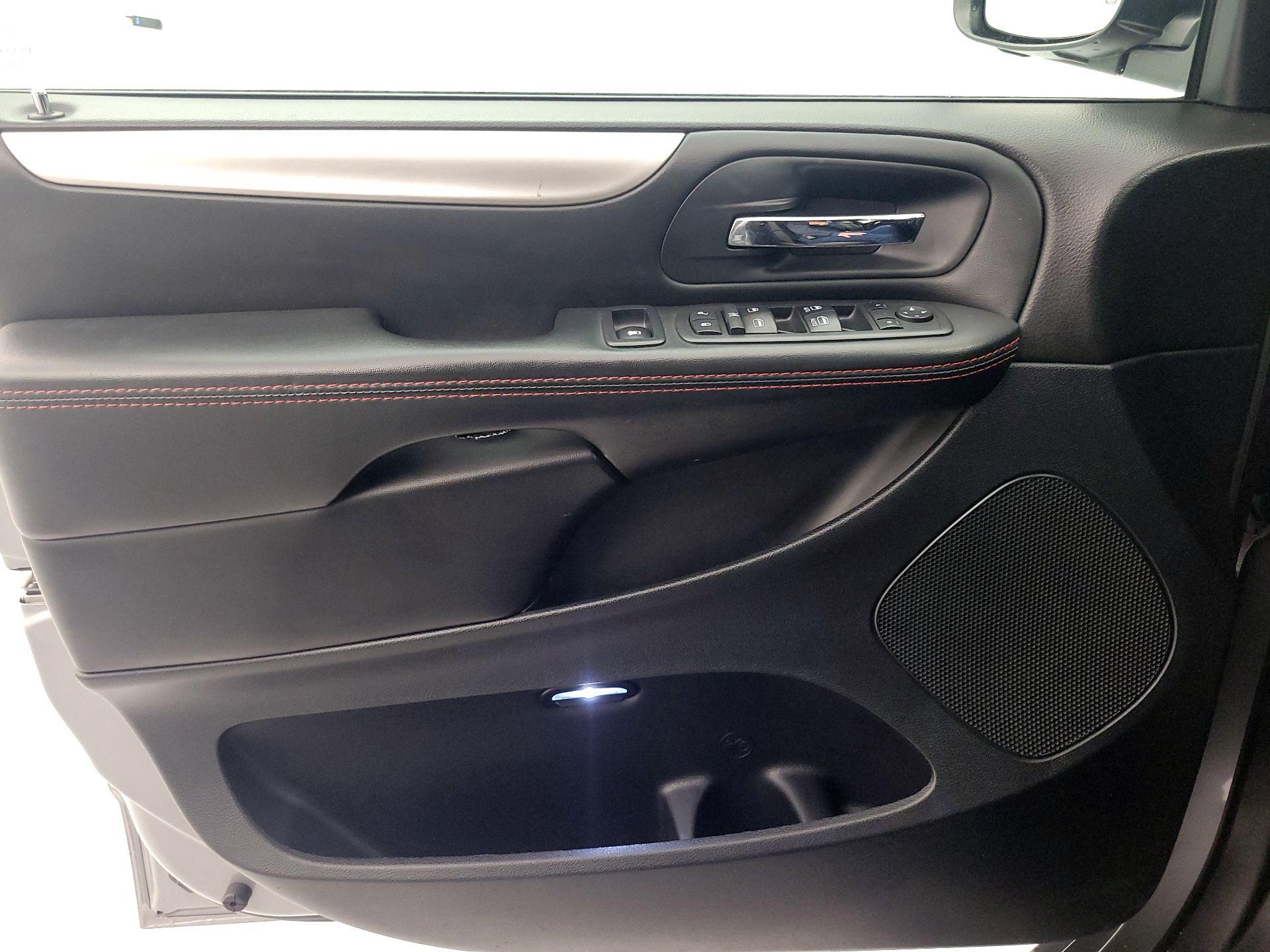 Thumbnail: 2018 Dodge Grand Caravan - 12