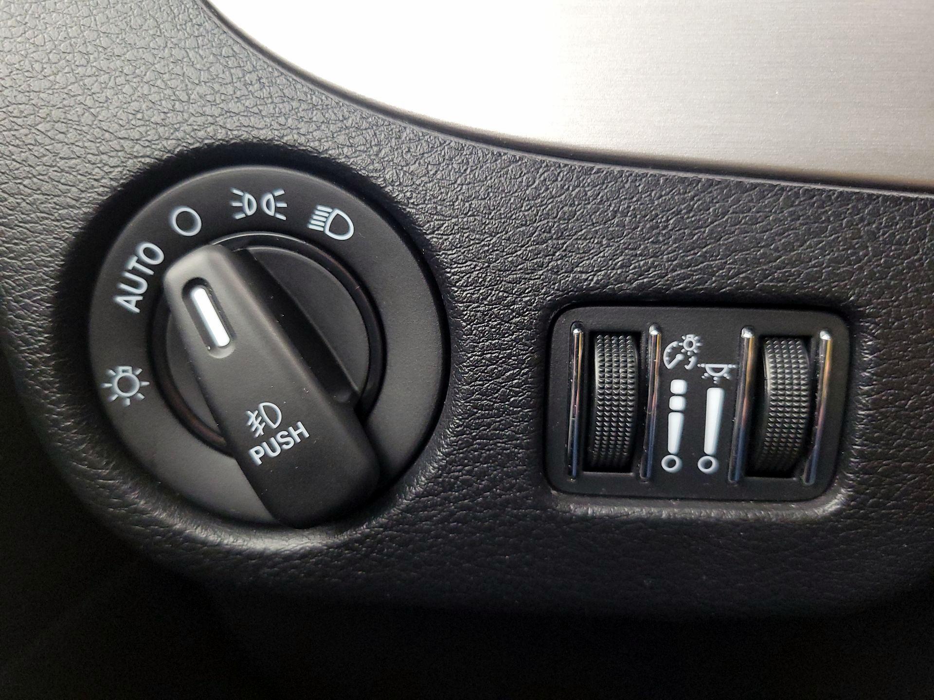 Thumbnail: 2018 Dodge Grand Caravan - 13