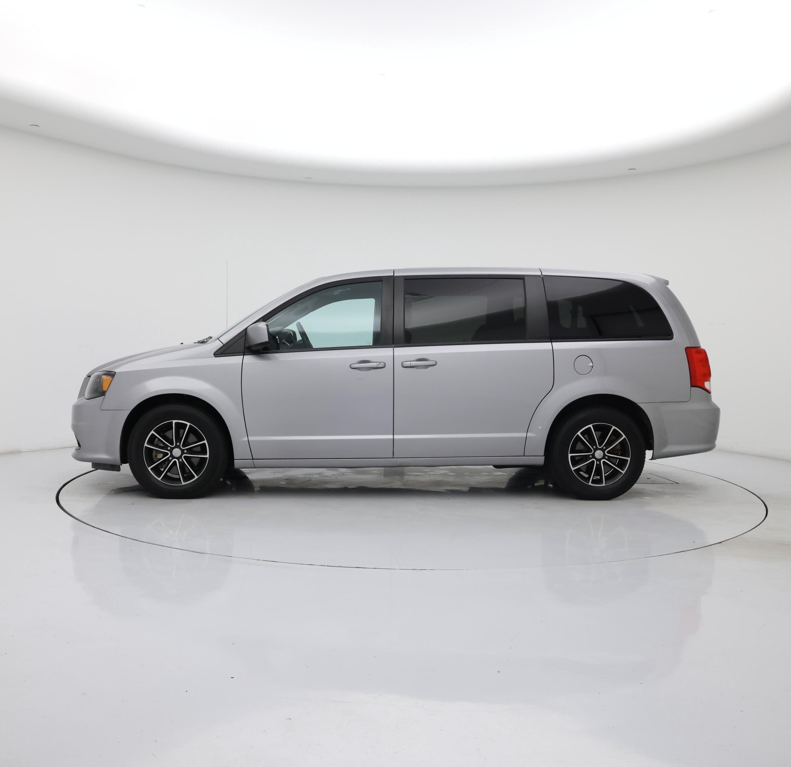 Thumbnail: 2018 Dodge Grand Caravan - 3