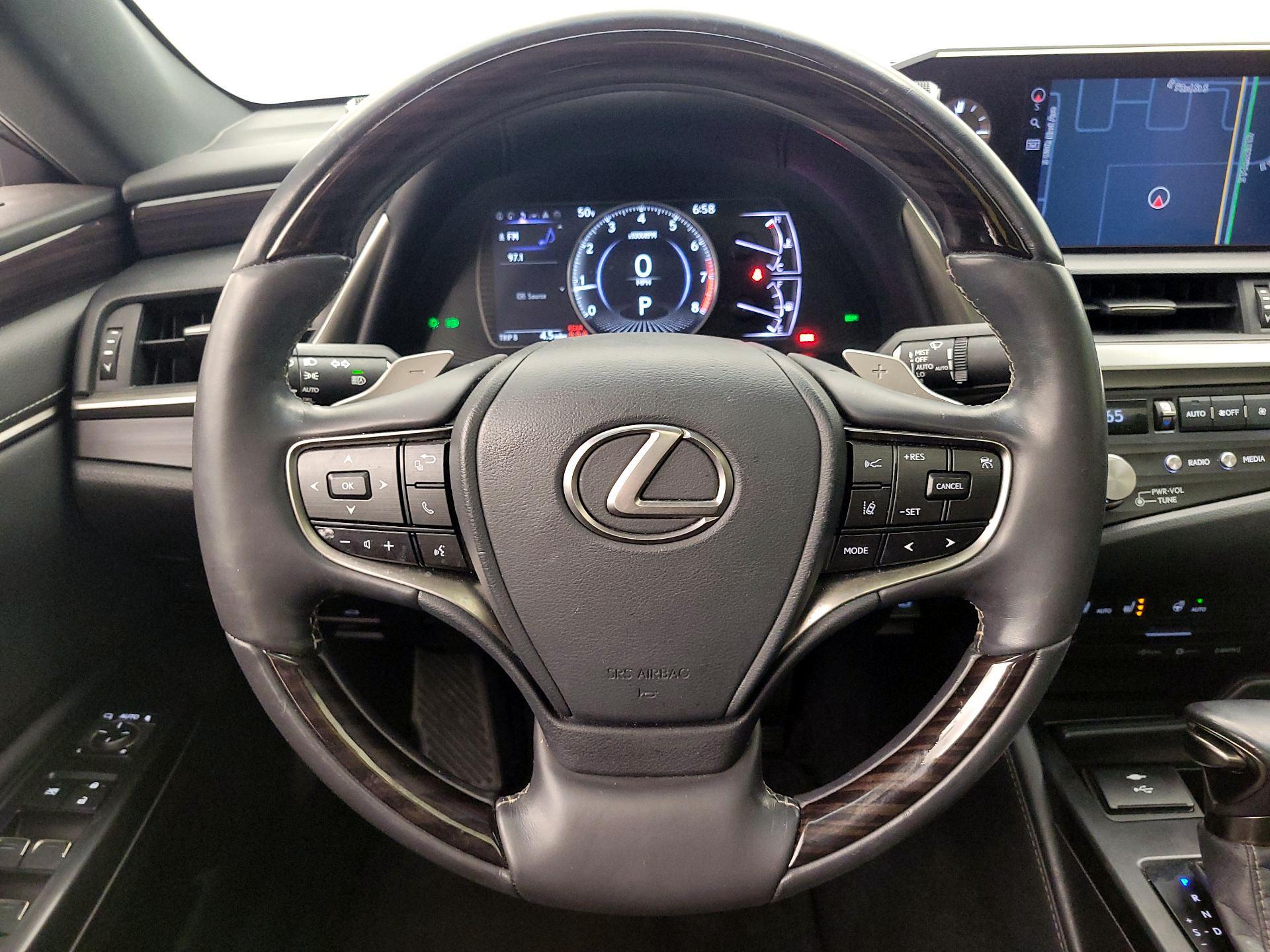 Thumbnail: 2021 Lexus ES - 10