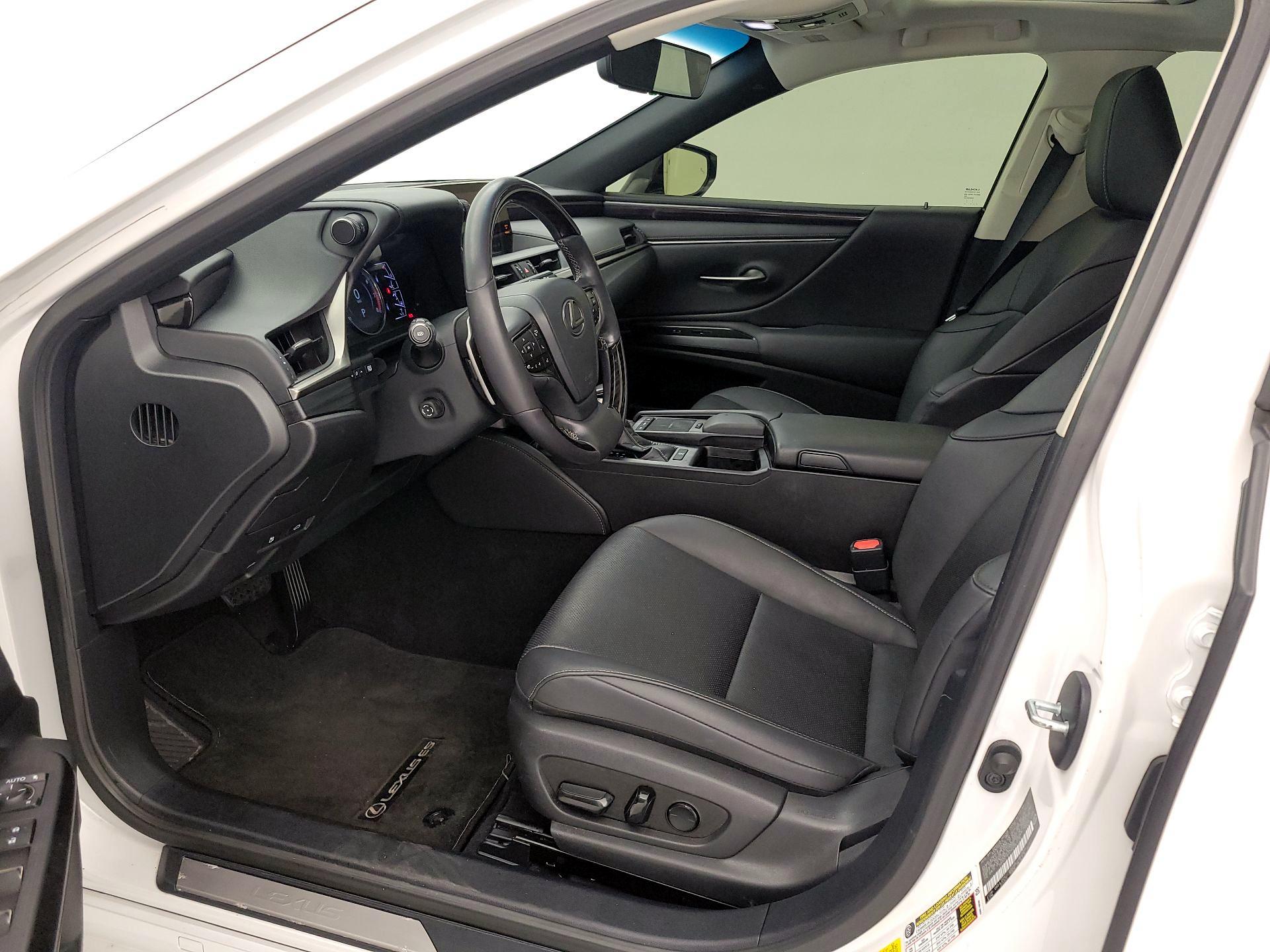 Thumbnail: 2021 Lexus ES - 11