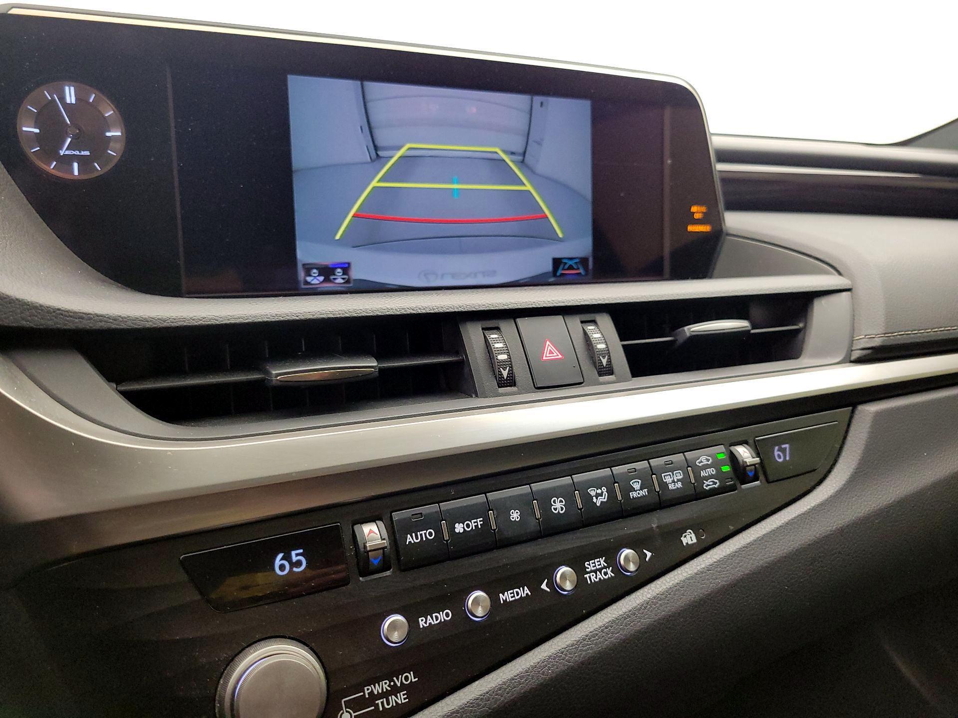 Thumbnail: 2021 Lexus ES - 15