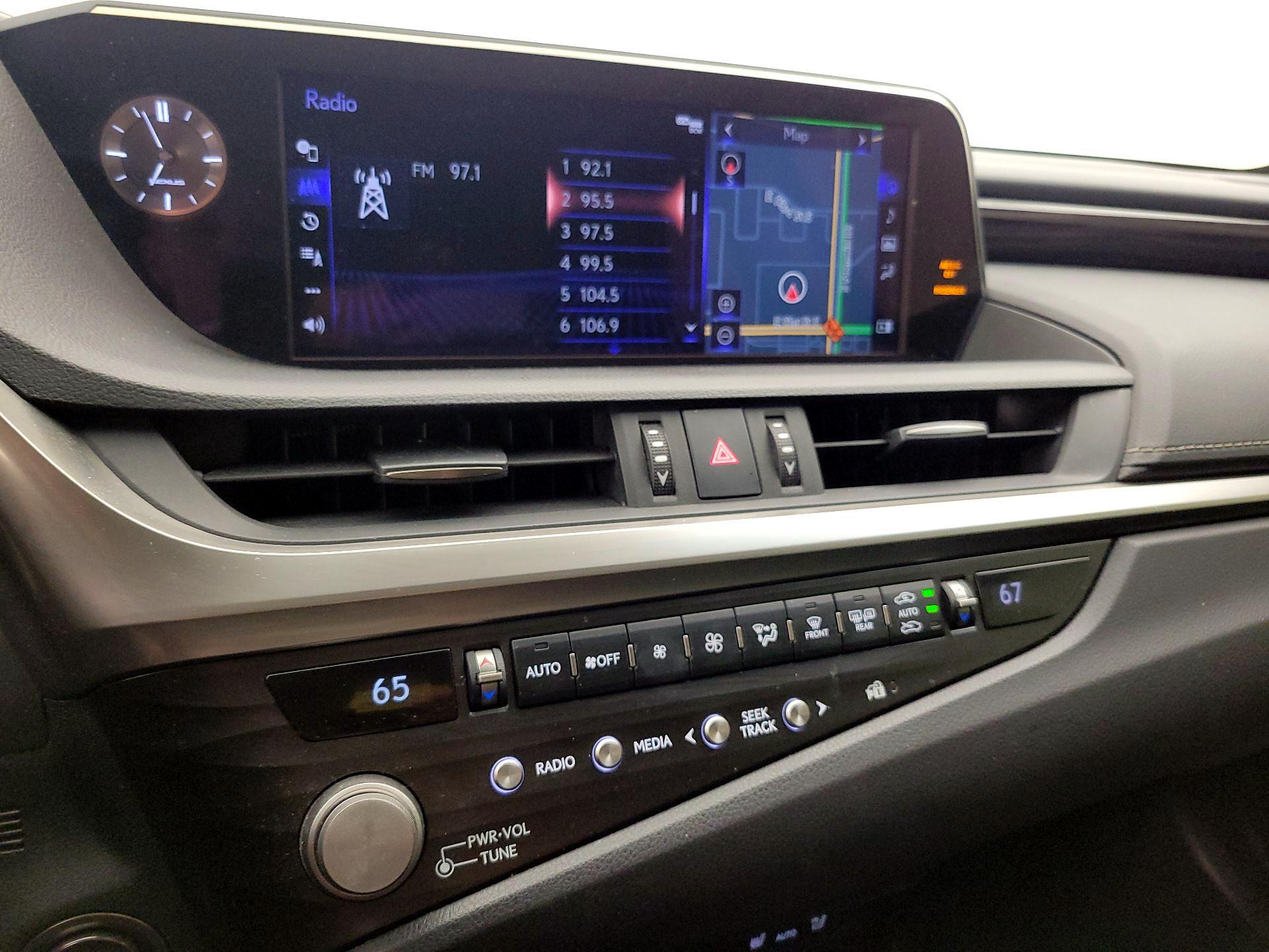 Thumbnail: 2021 Lexus ES - 16