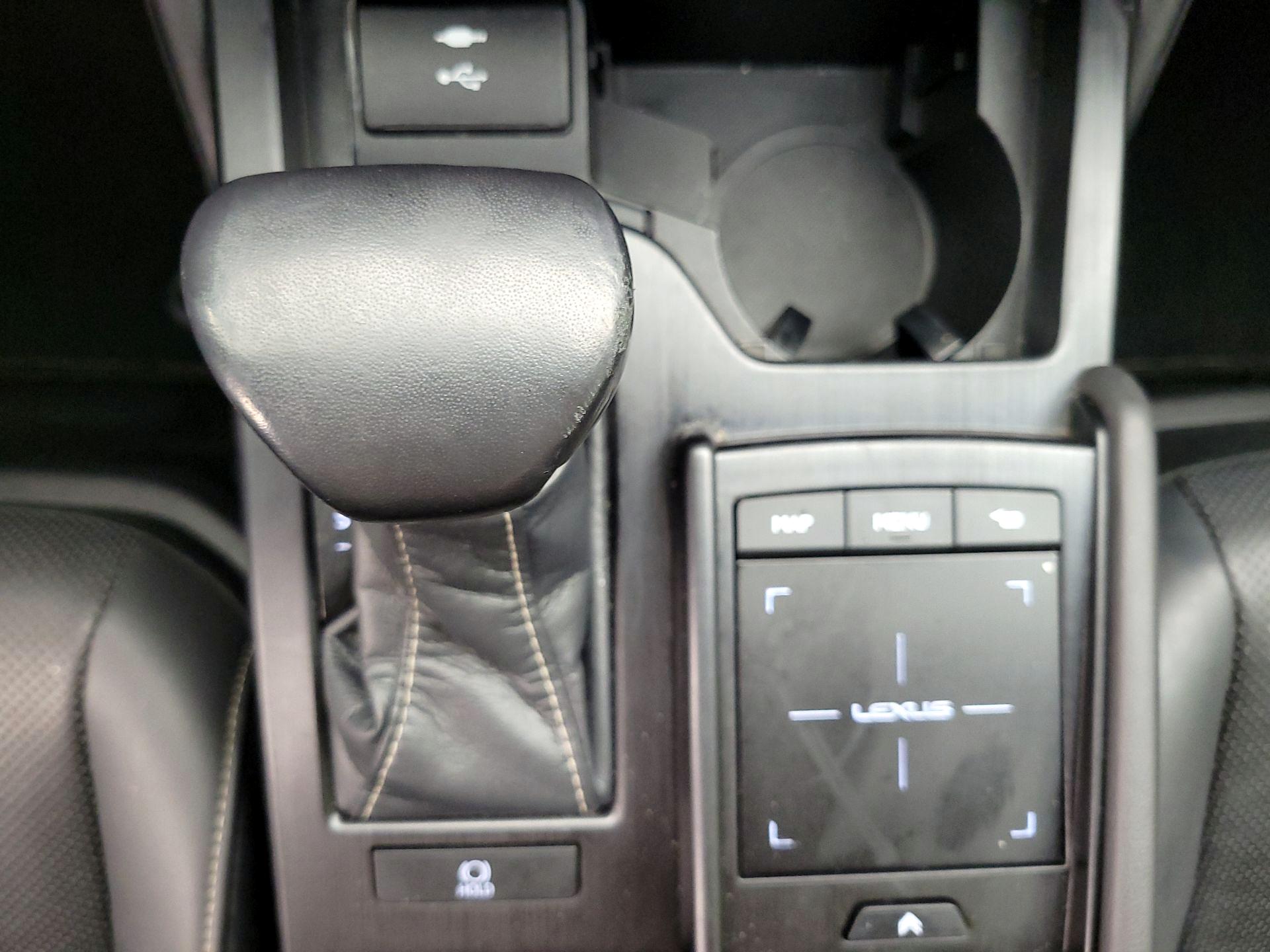 Thumbnail: 2021 Lexus ES - 18