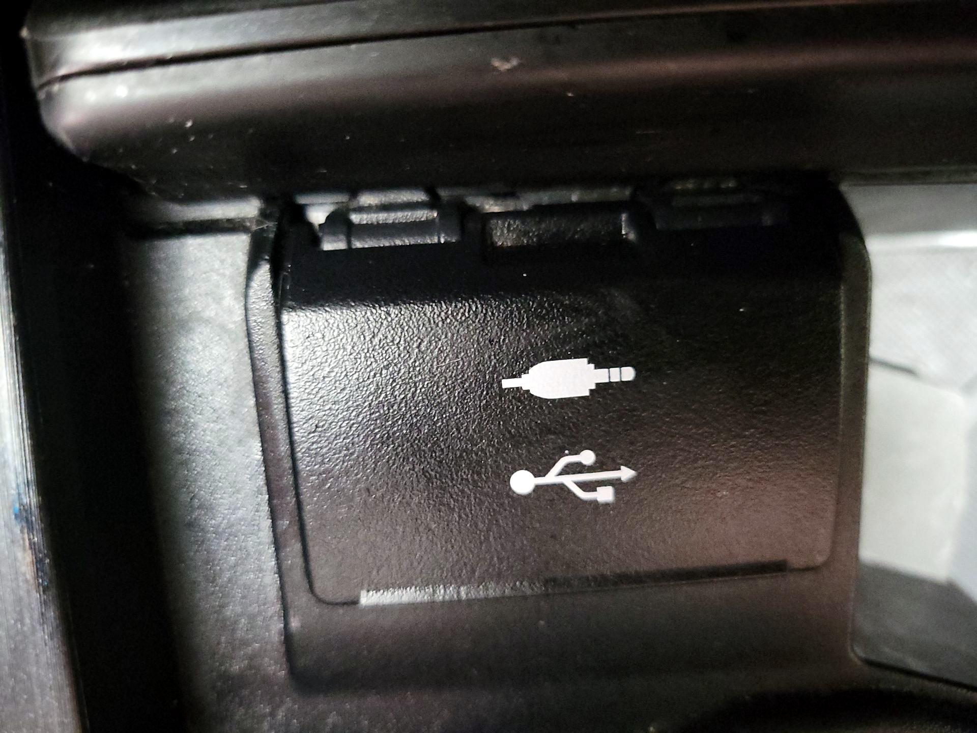 Thumbnail: 2021 Lexus ES - 19