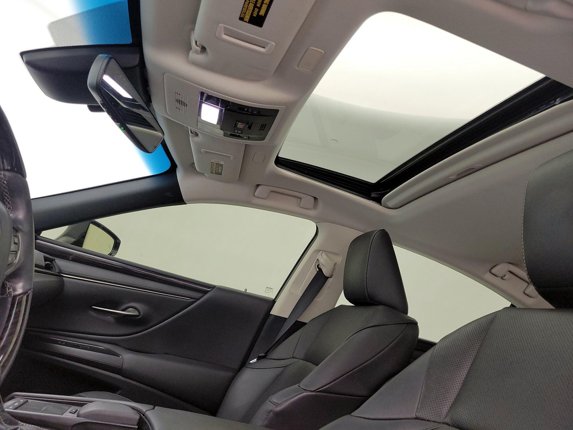 Thumbnail: 2021 Lexus ES - 20