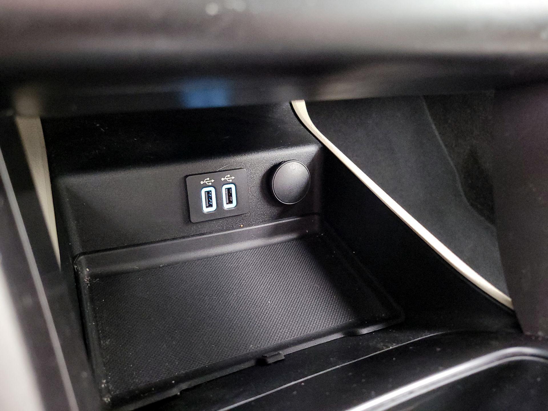 Thumbnail: 2020 Ford Fusion - 18